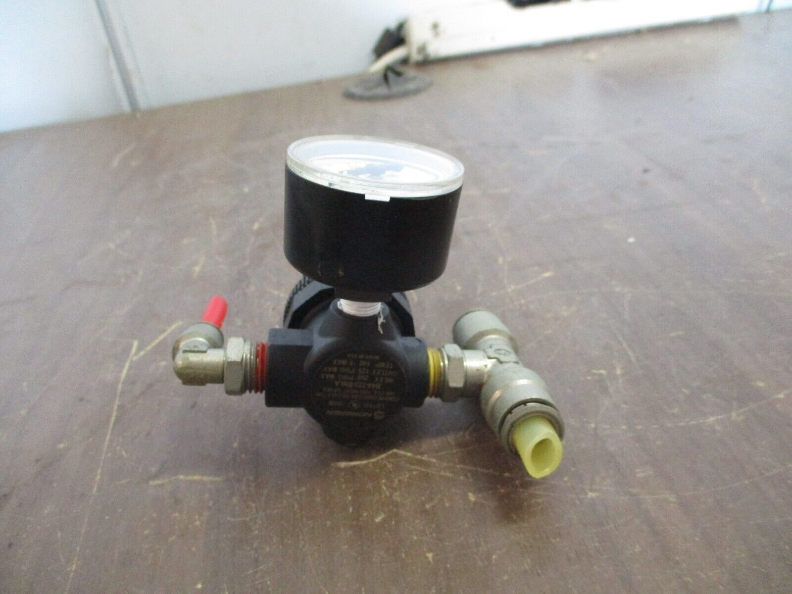 Norgren Compressed Gas Regulator R44-221-NNEA Air, CO2, Inert Gas Temp: 140°