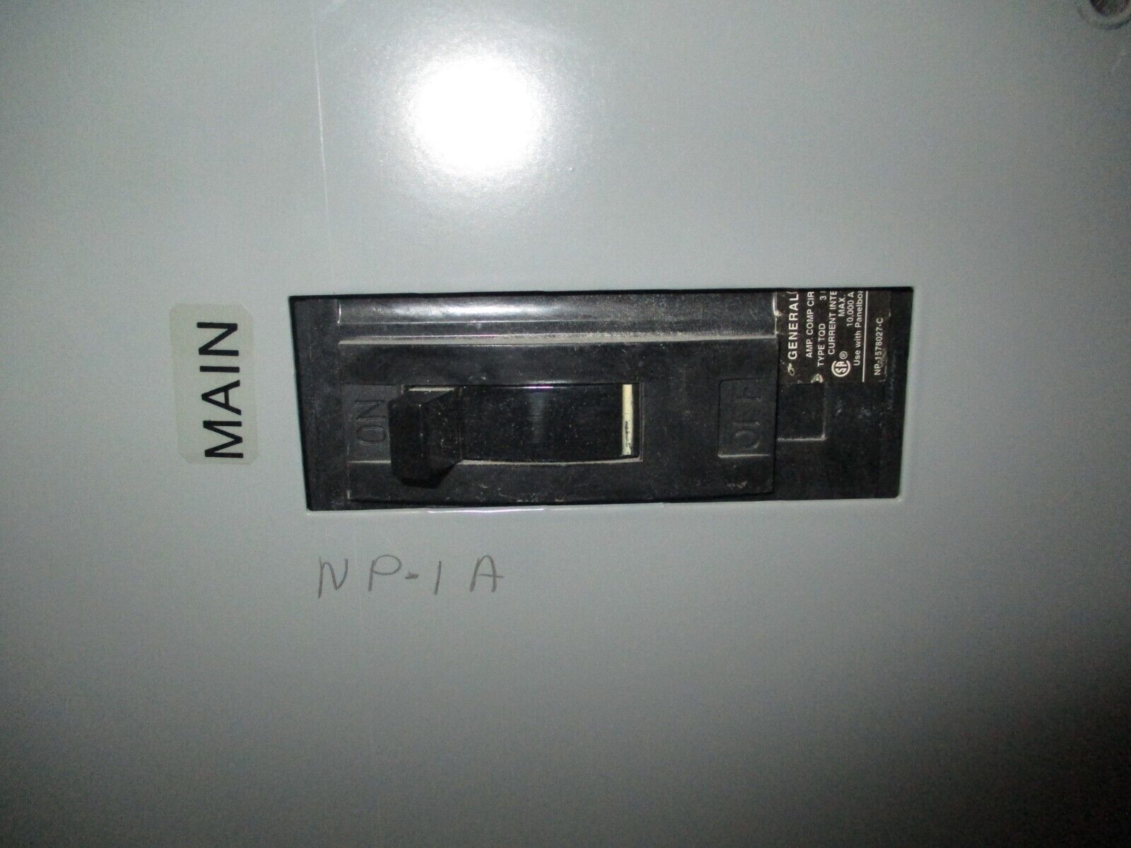 GE Main Breaker Circuit Breaker Panel AQF3422ATX 225A Max, 125A Main 208Y/120V