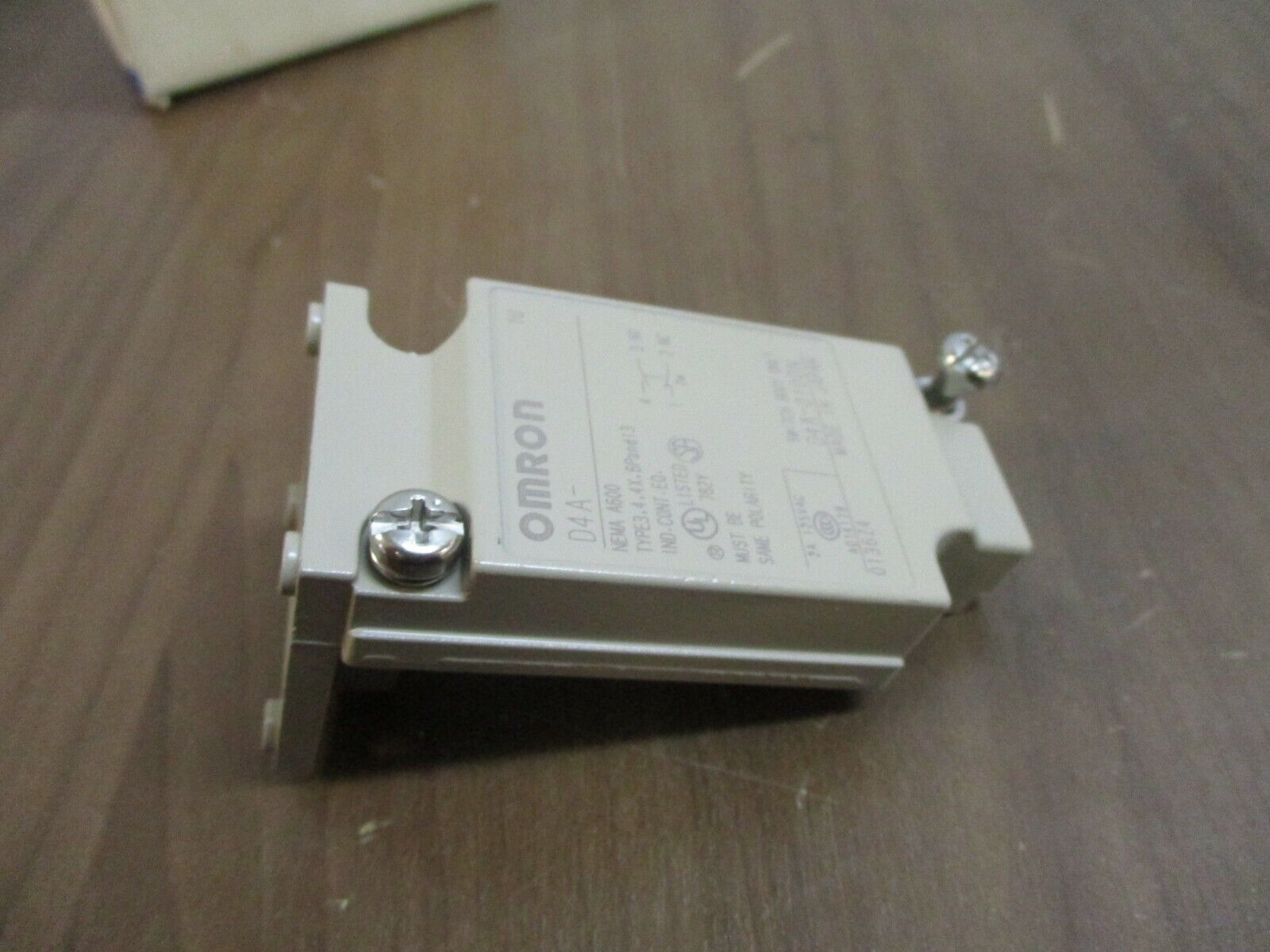 Omron Limit Switch D4A-0100N New Surplus