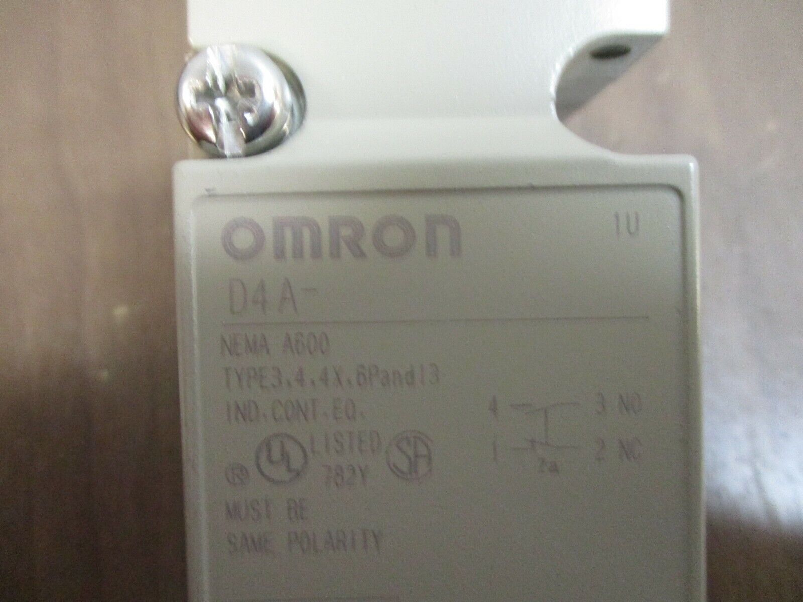 Omron Limit Switch D4A-0100N New Surplus