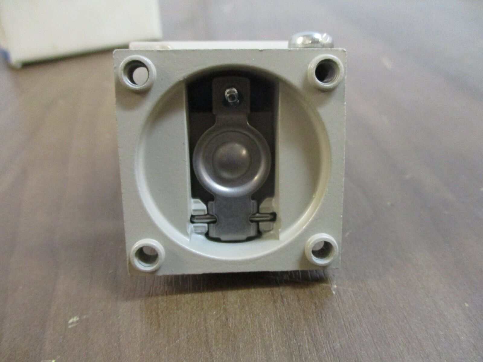 Omron Limit Switch D4A-0100N New Surplus