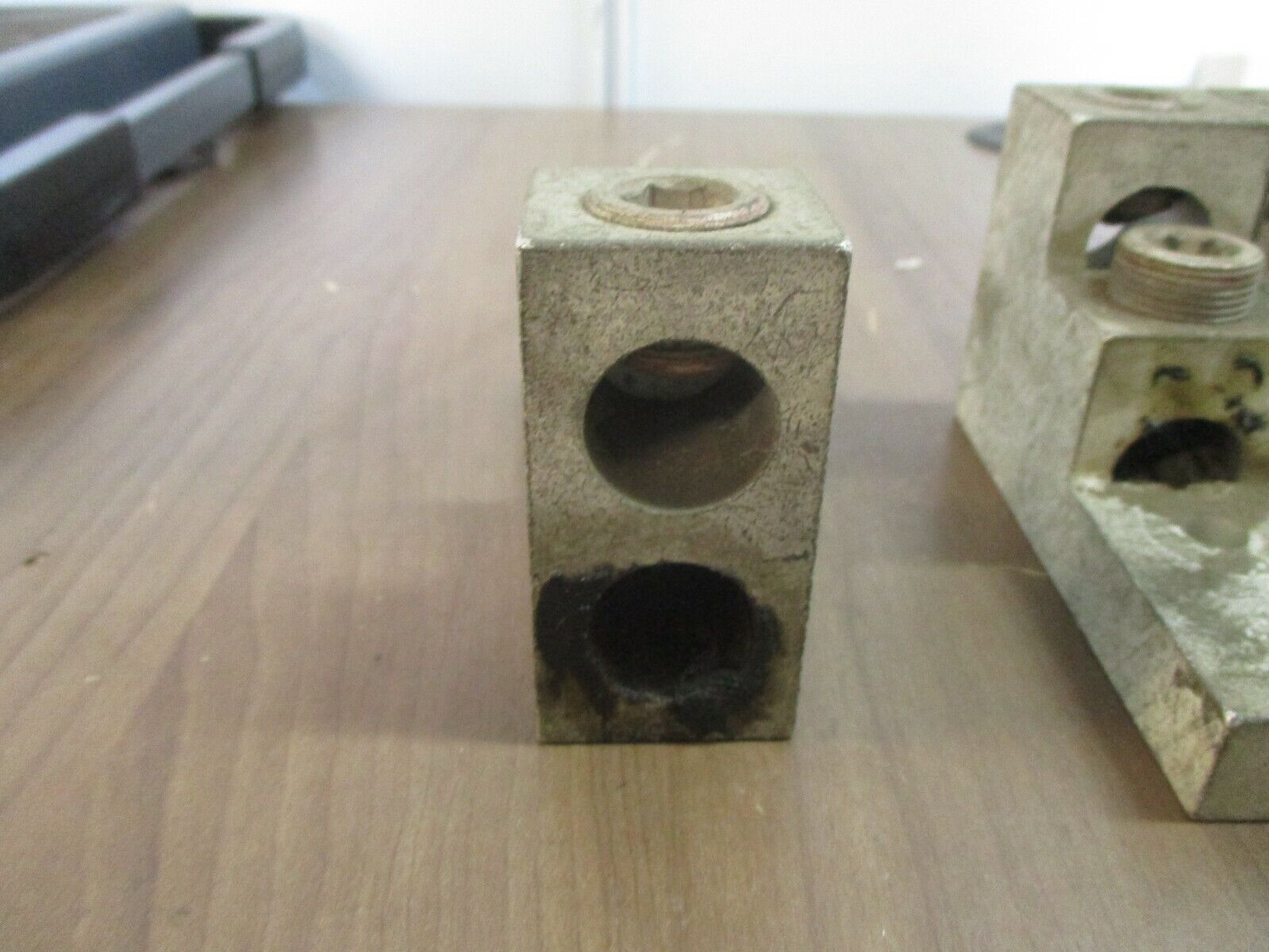 GE Mechanical Lug GE2-600 2-600KCMIL *Lot of 3* Used