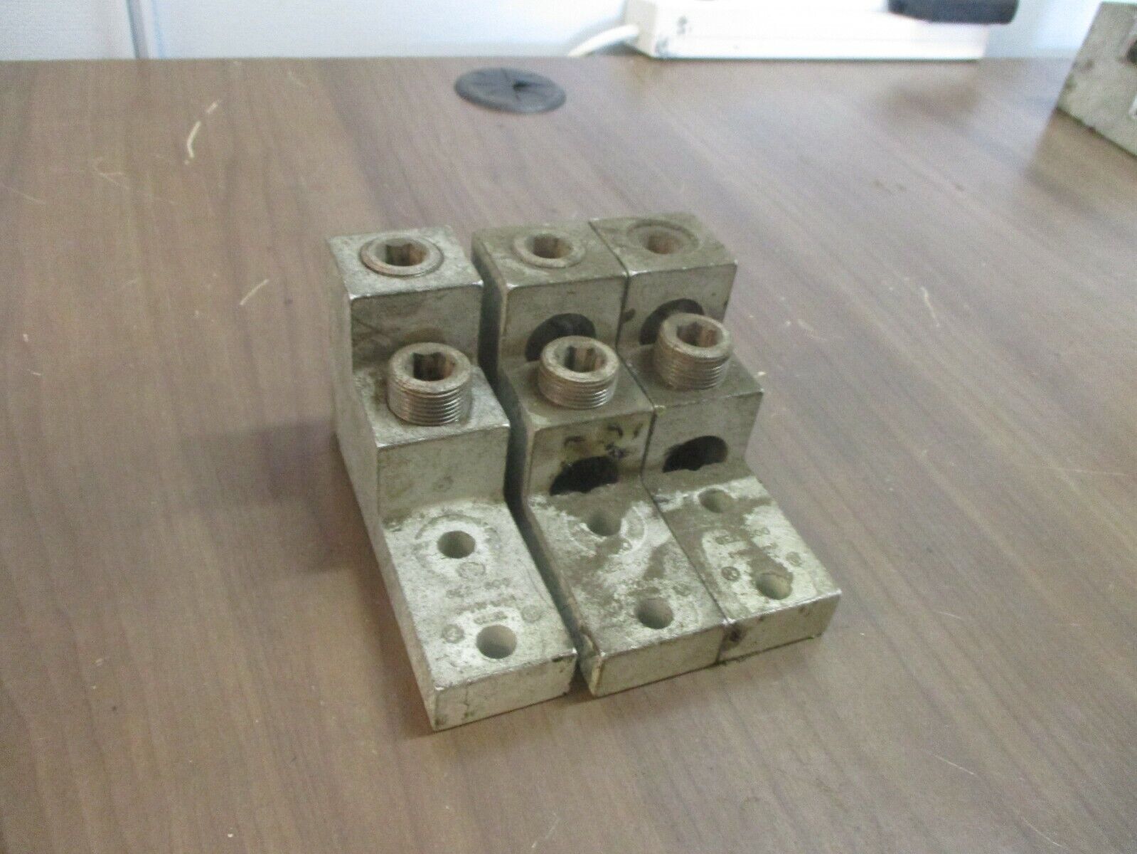 GE Mechanical Lug GE2-600 2-600KCMIL *Lot of 3* Used