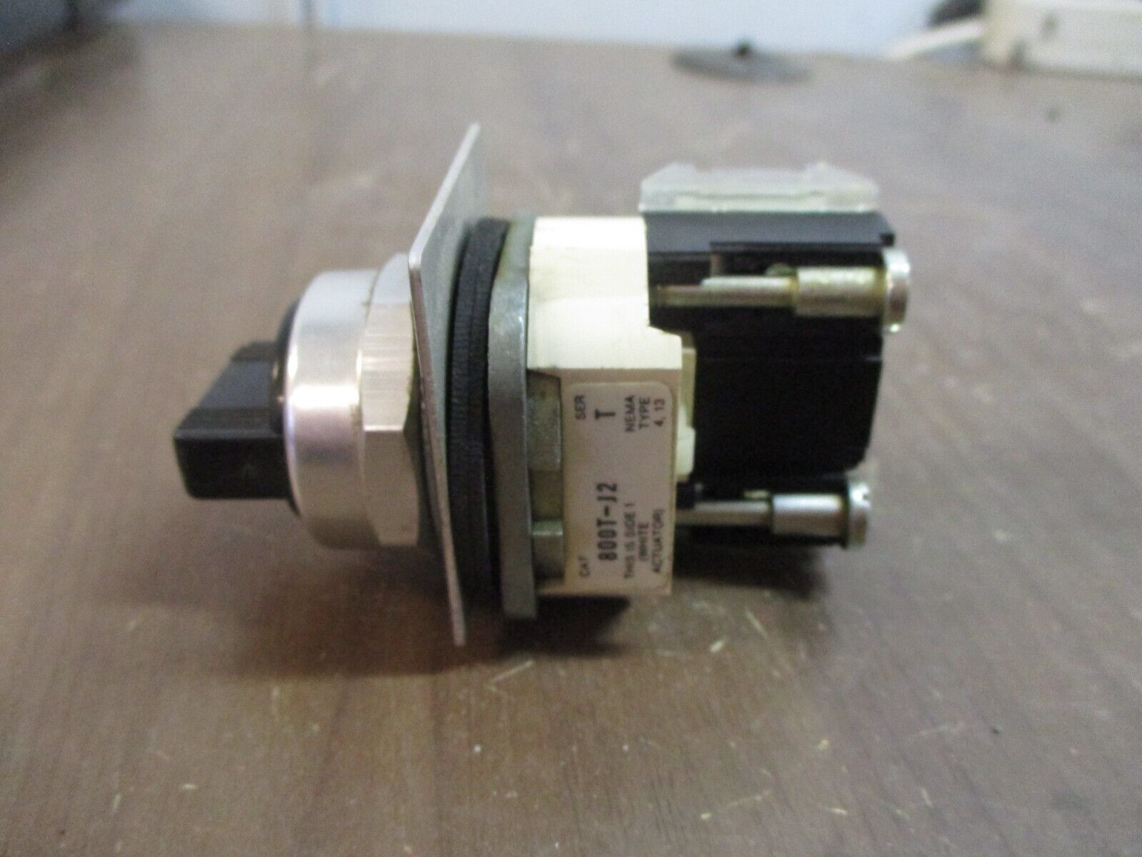 Allen-Bradley Selector Switch 800T-H2 Ser. T Nema Type 4, 13 Used