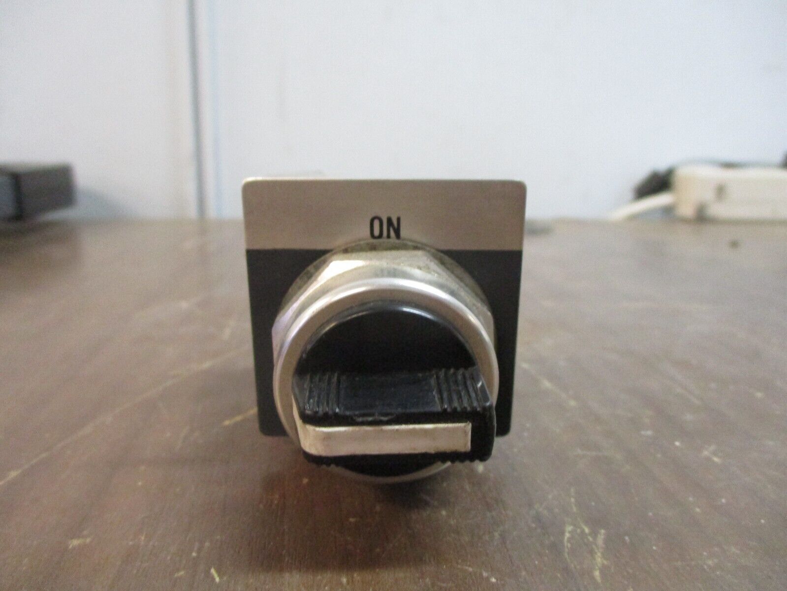 Allen-Bradley Selector Switch 800T-H2 Ser. T Nema Type 4, 13 Used