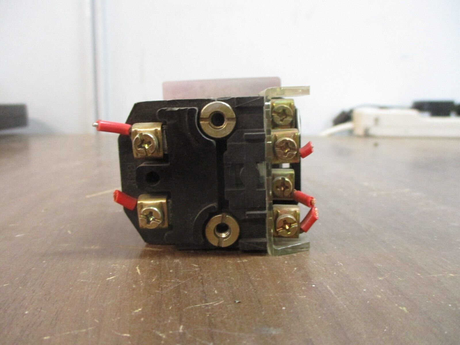 Allen-Bradley Illuminated Push Button 800T-PT16 120V 50/60Hz White Used