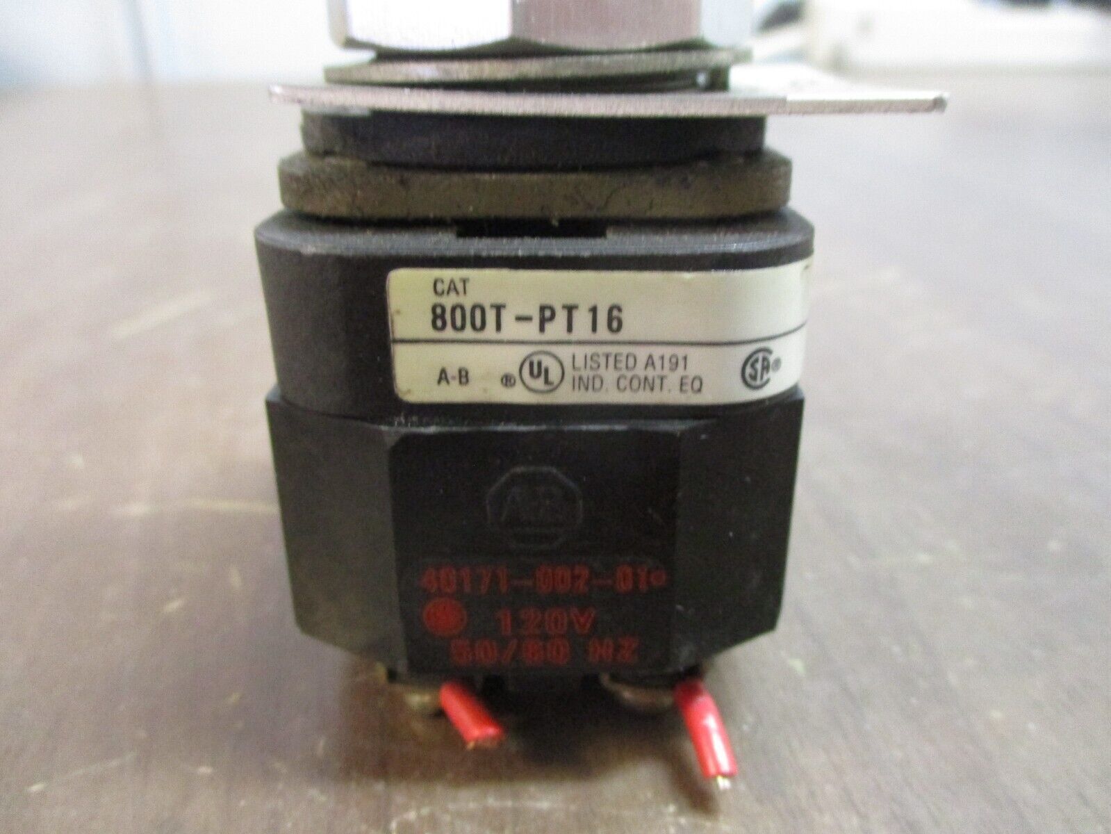 Allen-Bradley Illuminated Push Button 800T-PT16 120V 50/60Hz White Used