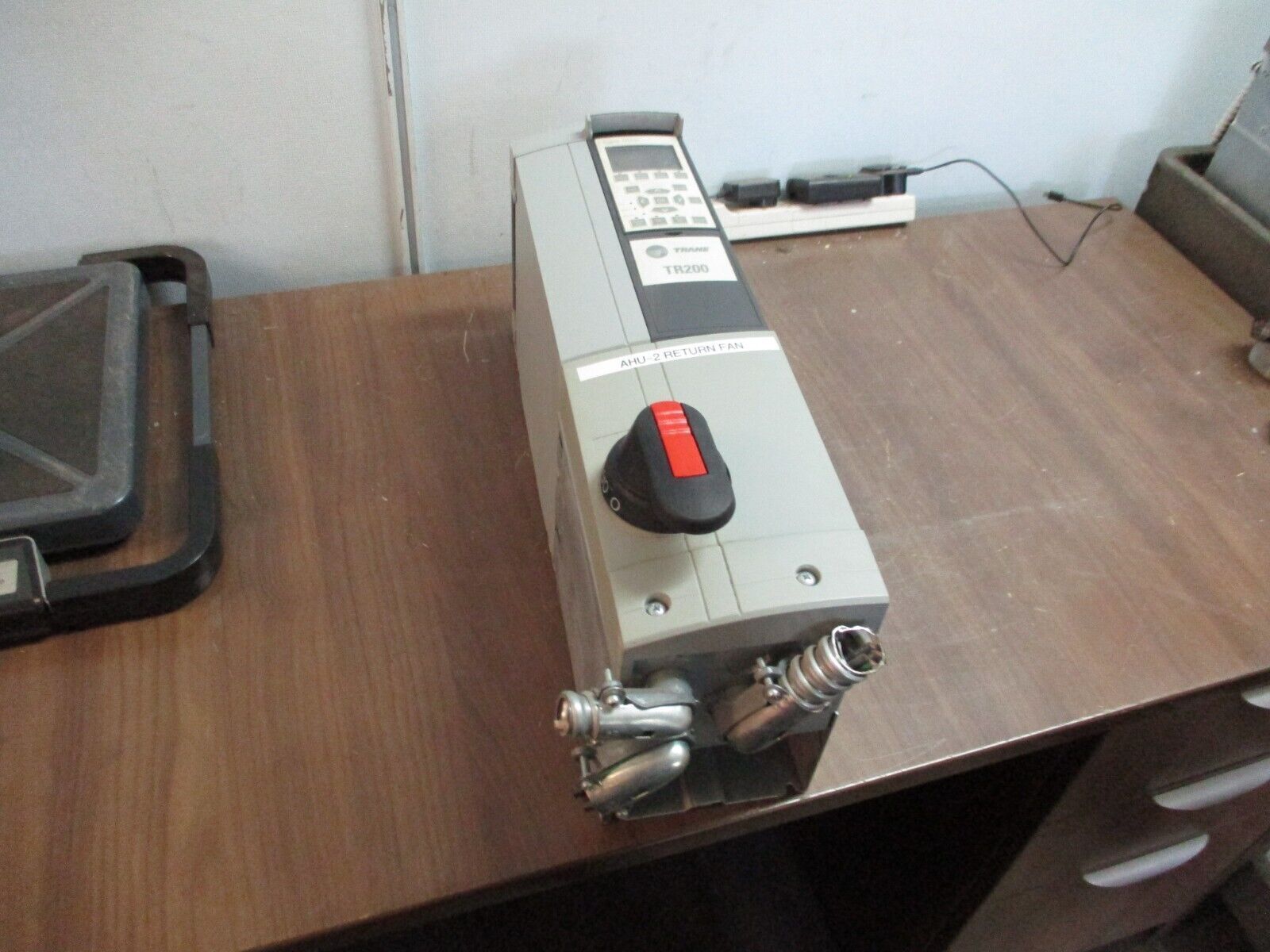 Trane TR200 AC Drive w/ Disconnect 131L1541 10HP 3Ph w/ Keypad Used
