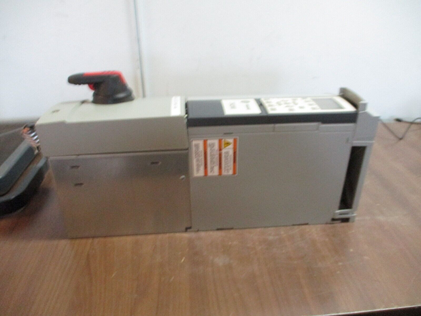 Trane TR200 AC Drive w/ Disconnect 131L1541 10HP 3Ph w/ Keypad Used