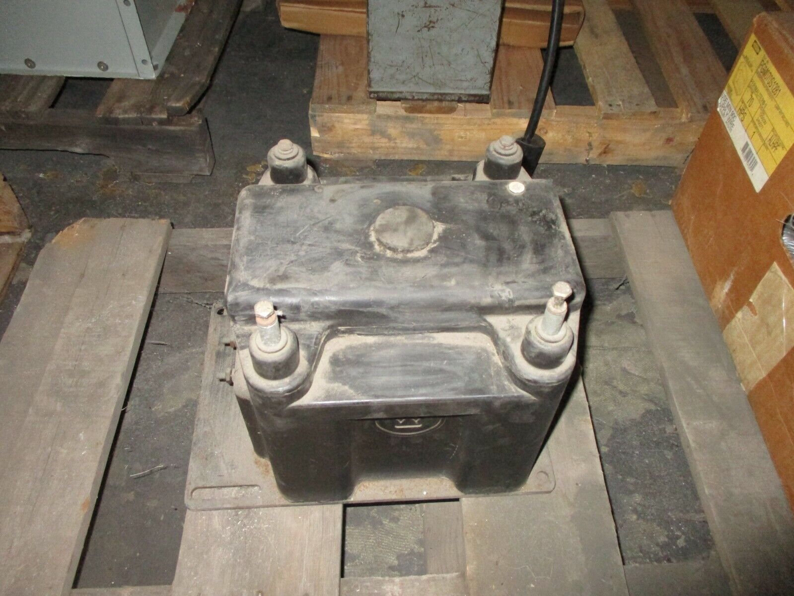 Westinghouse PTM-110 Potential Transformer 600A312G08 Ratio 120:1 Pri: 14.4kV