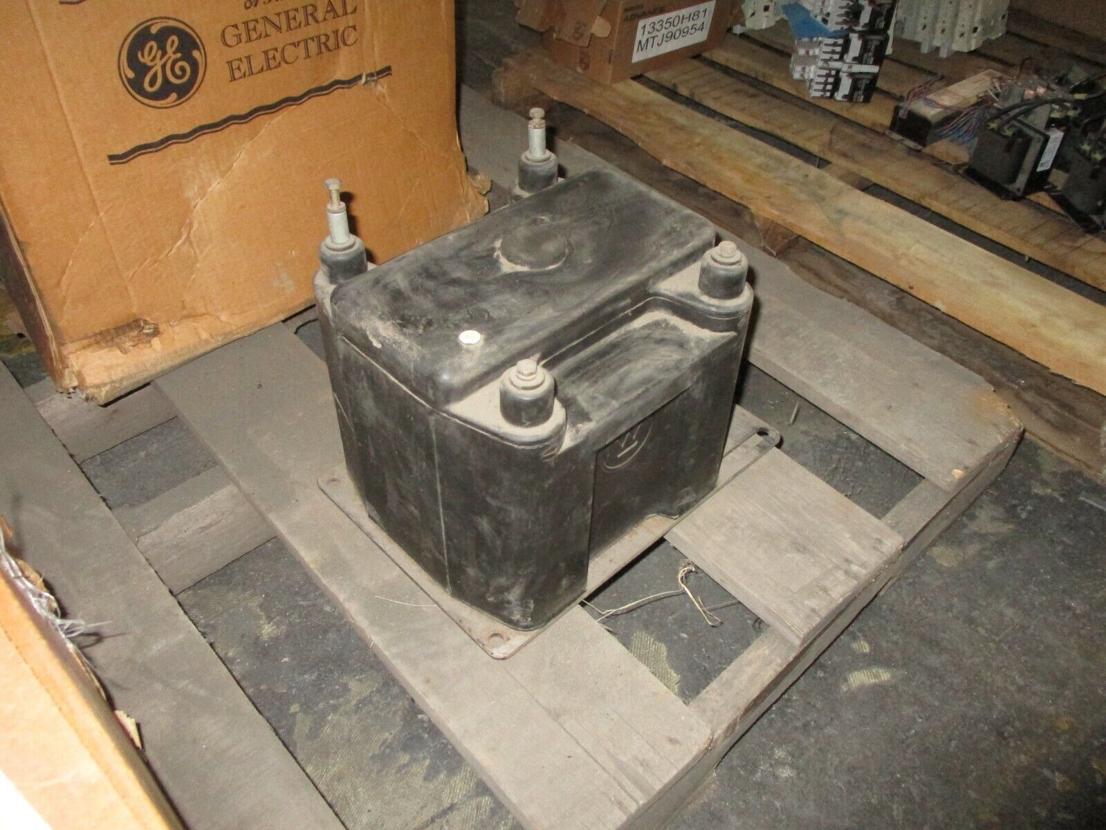 Westinghouse PTM-110 Potential Transformer 600A312G08 Ratio 120:1 Pri: 14.4kV