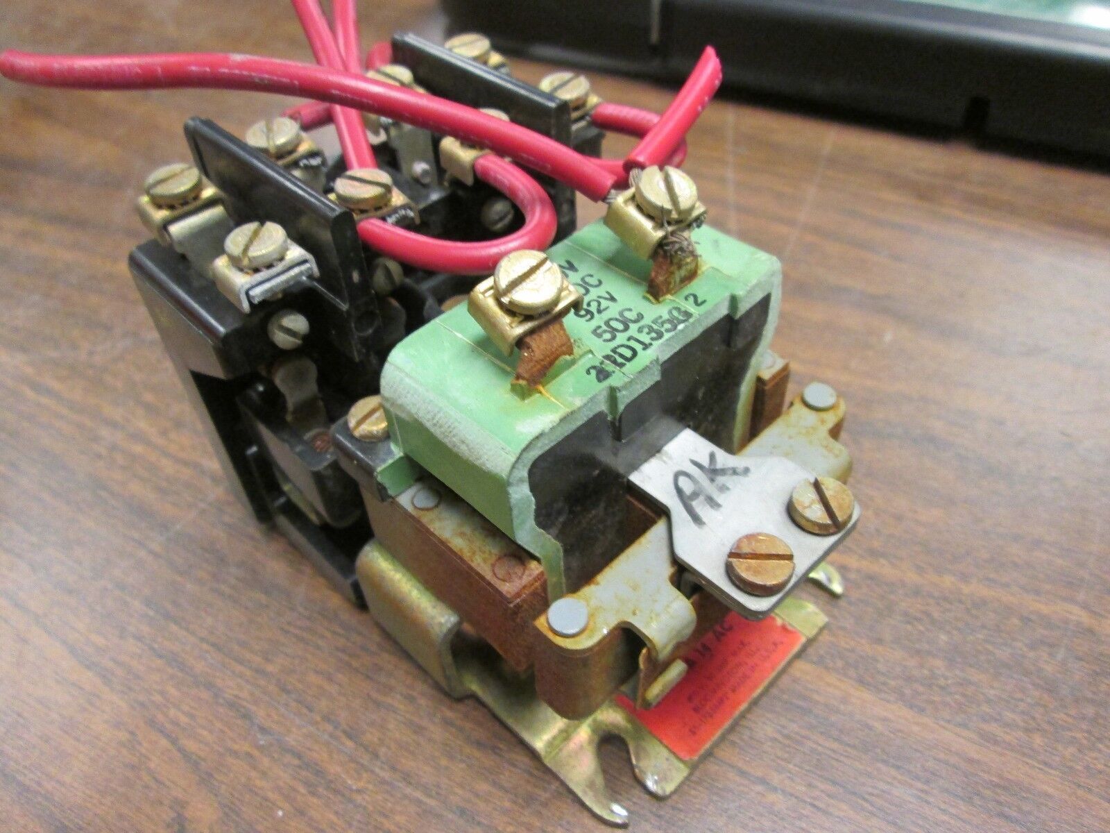 GE Machine Tool Relay CR2810A 14 AC 10A 600V 110/92V Coil Used