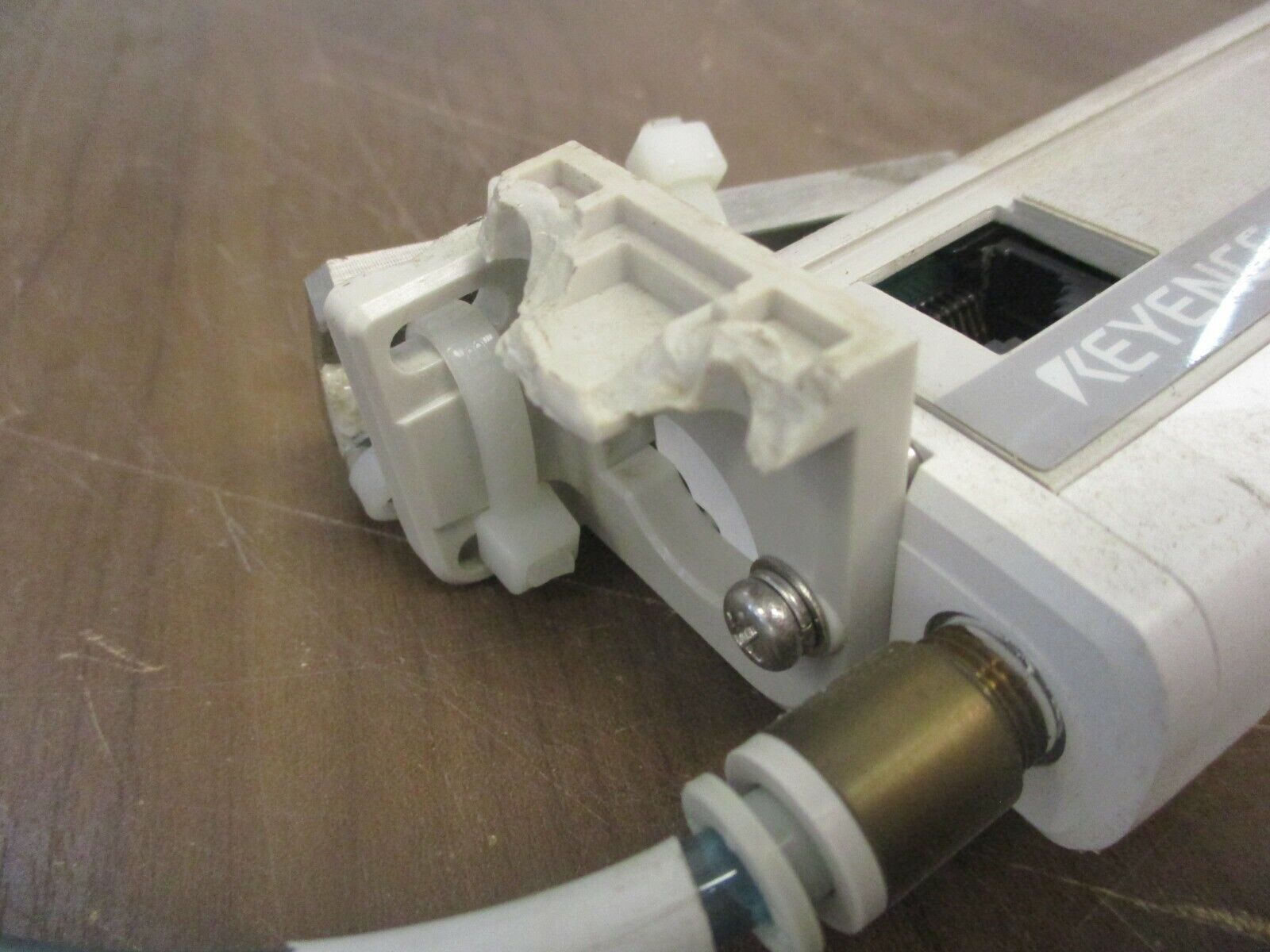 Keyence Static-Sensing Ionizer SJ-H108A Used **Broken Mounting**