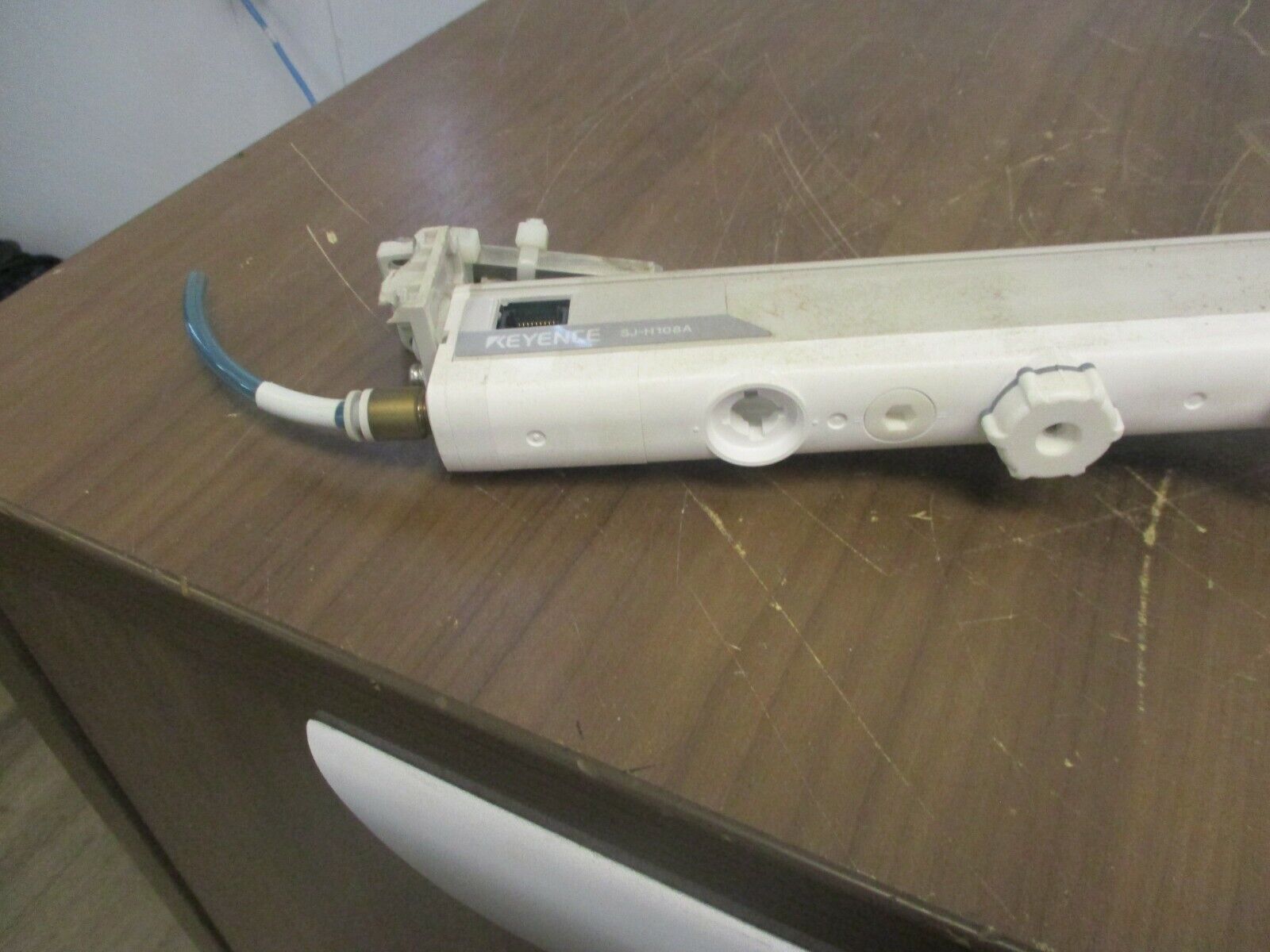 Keyence Static-Sensing Ionizer SJ-H108A Used **Broken Mounting**