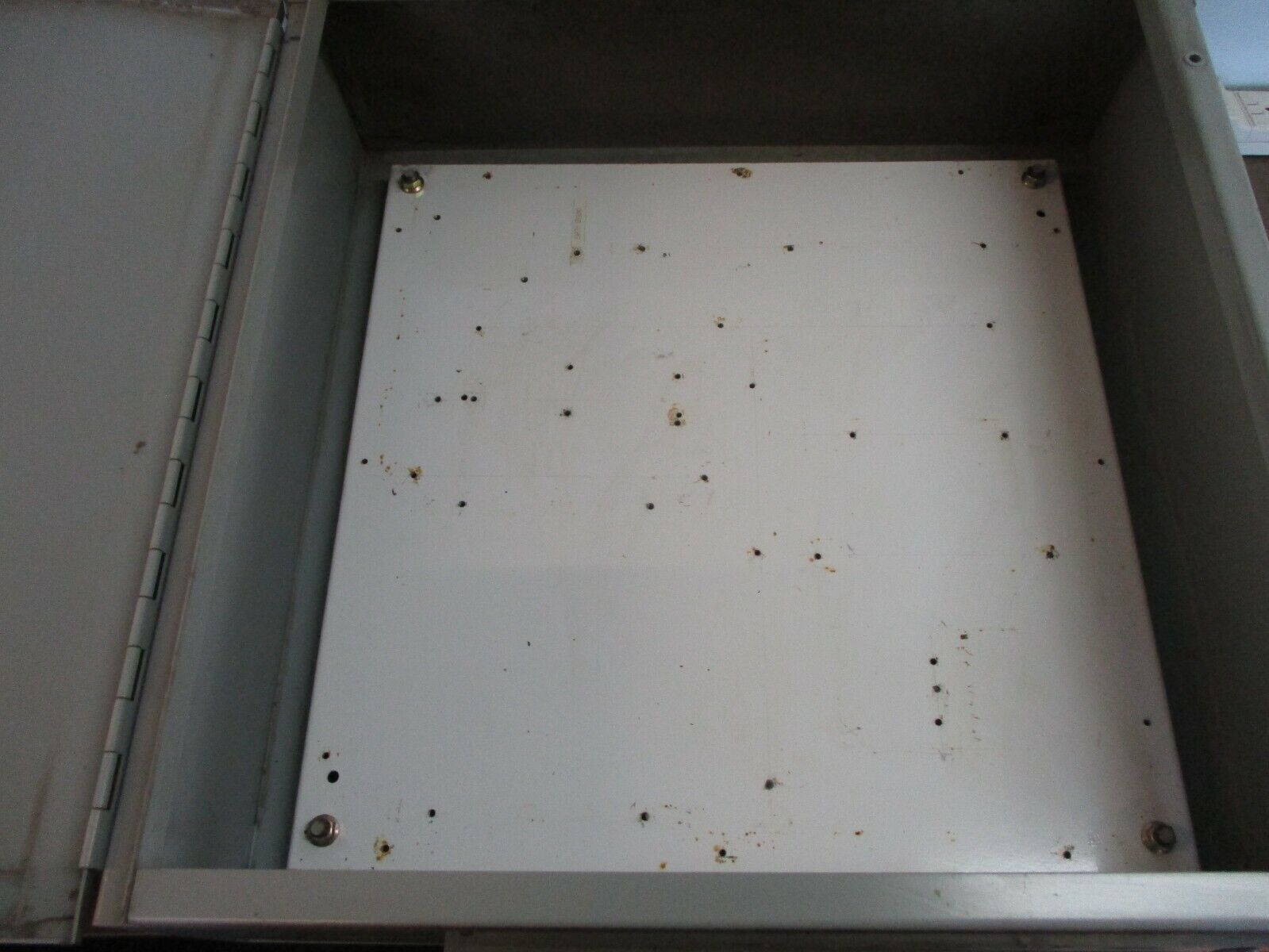 mCon-USA Type 3R Enclosure Size: 24x24x8" Used