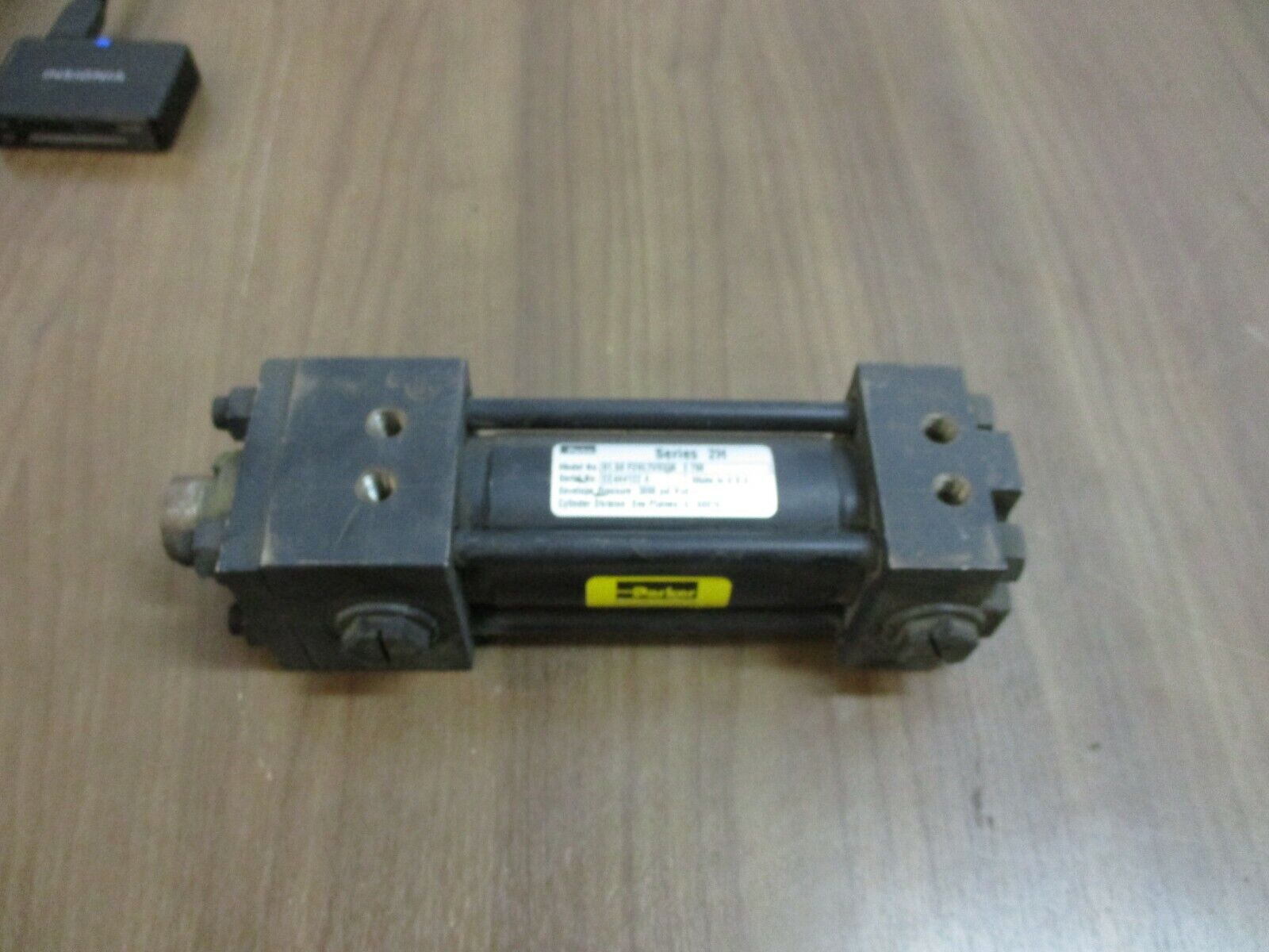 Parker Series 2H Hyraulic Cylinder 01.50 F2HLTVS23A 2.750   3000 PSI Used