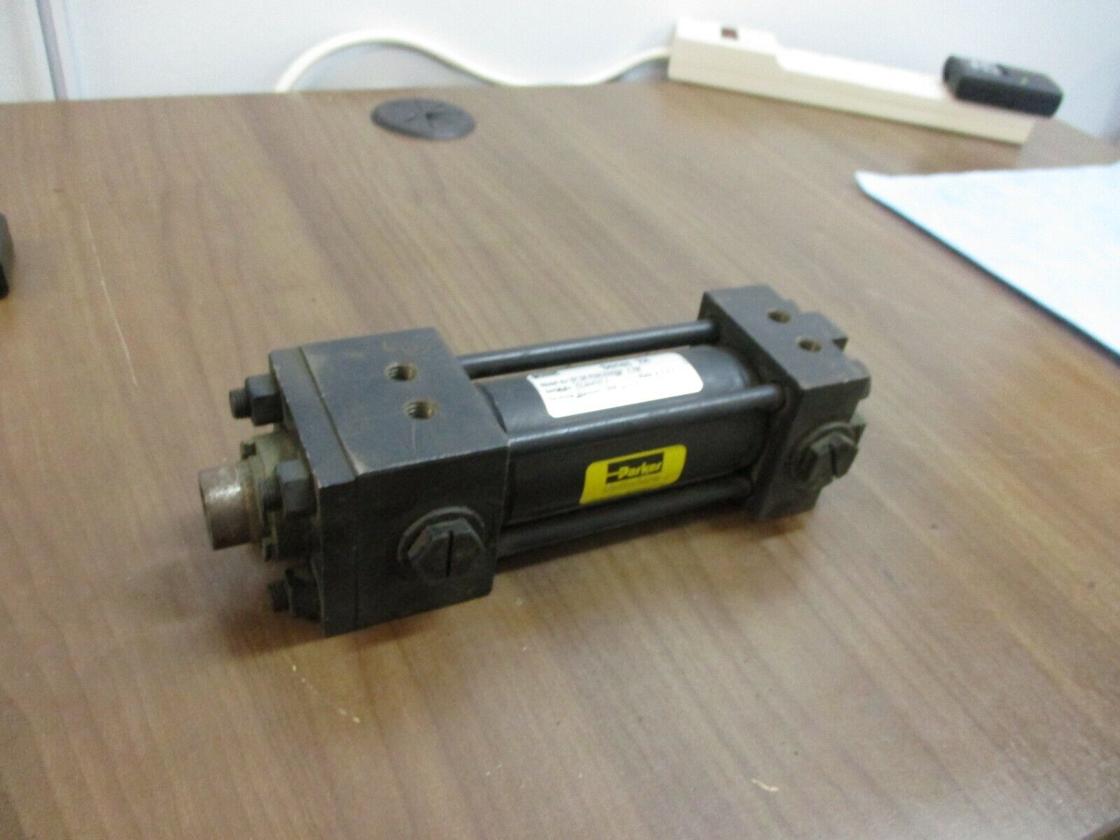 Parker Series 2H Hyraulic Cylinder 01.50 F2HLTVS23A 2.750   3000 PSI Used
