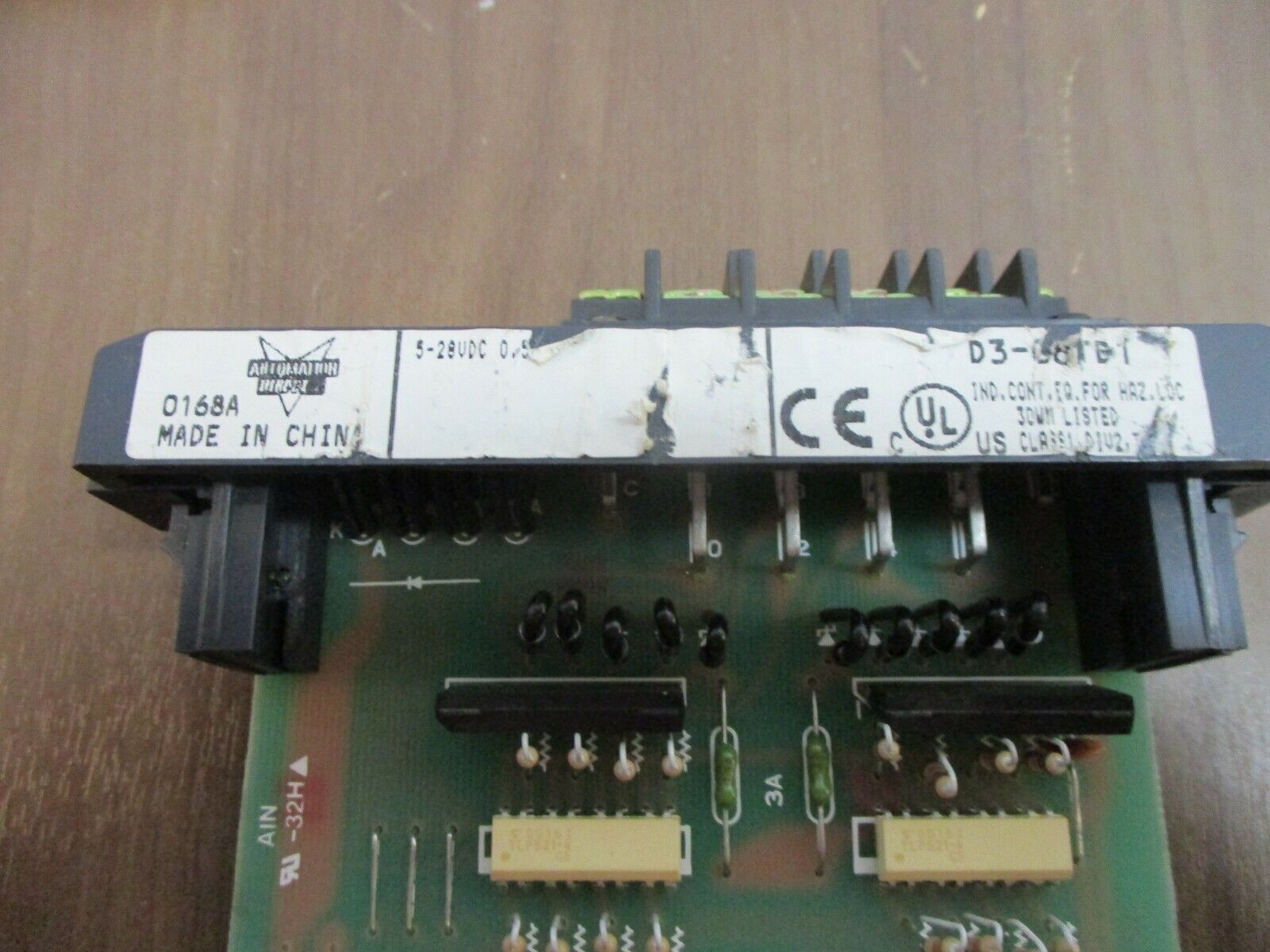 Automation Direct Output Module D3-08TD1 5-28VDC *Missing Terminal Cover* Used