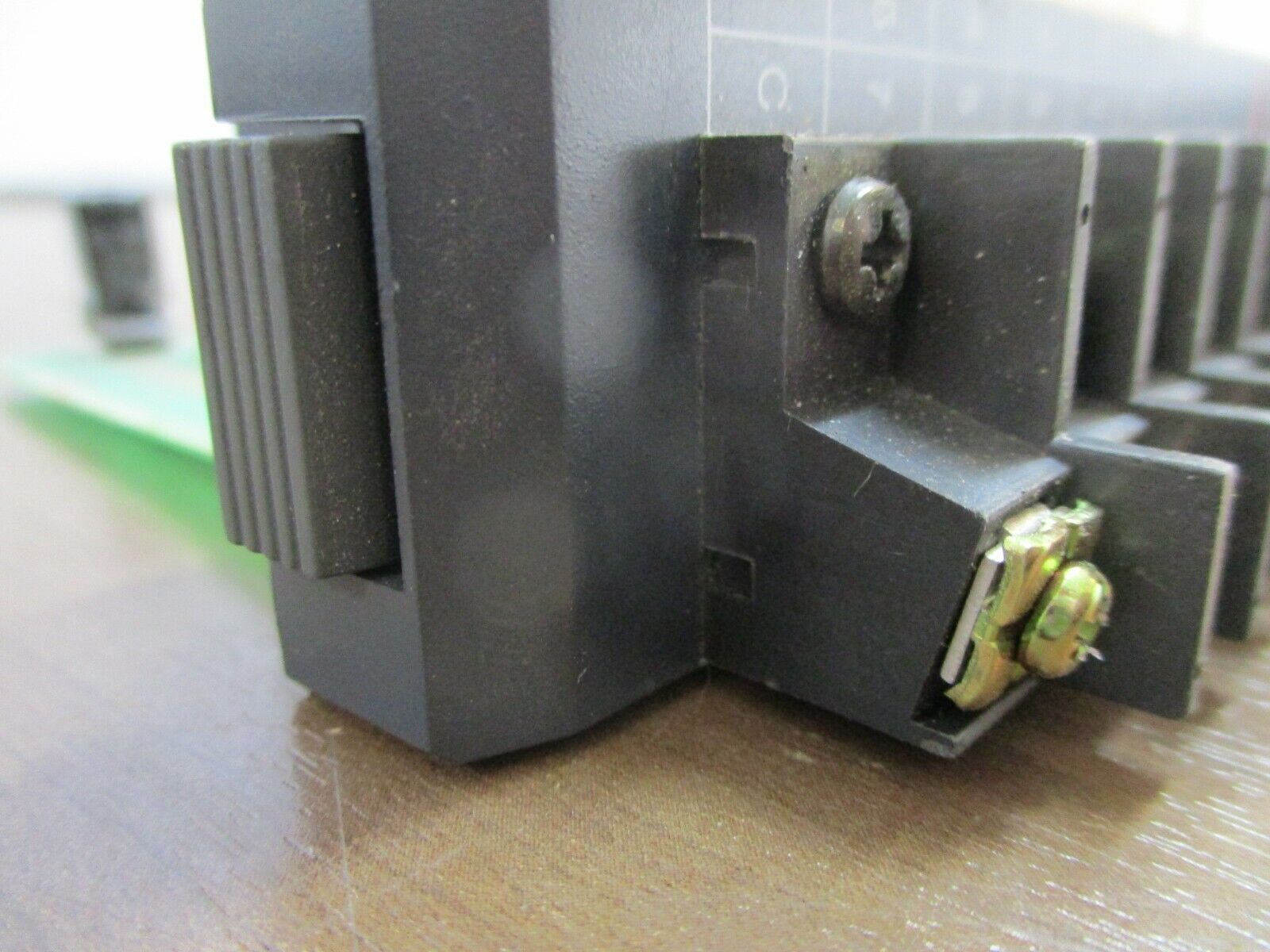 Automation Direct Output Module D3-08TD1 5-28VDC *Missing Terminal Cover* Used