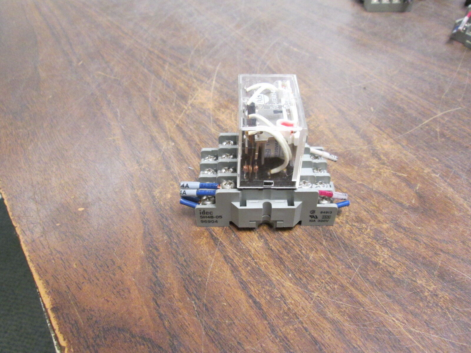 Allen-Bradley Relay w/ Base 700-HF34A1-4 120VAC 50/60Hz Used