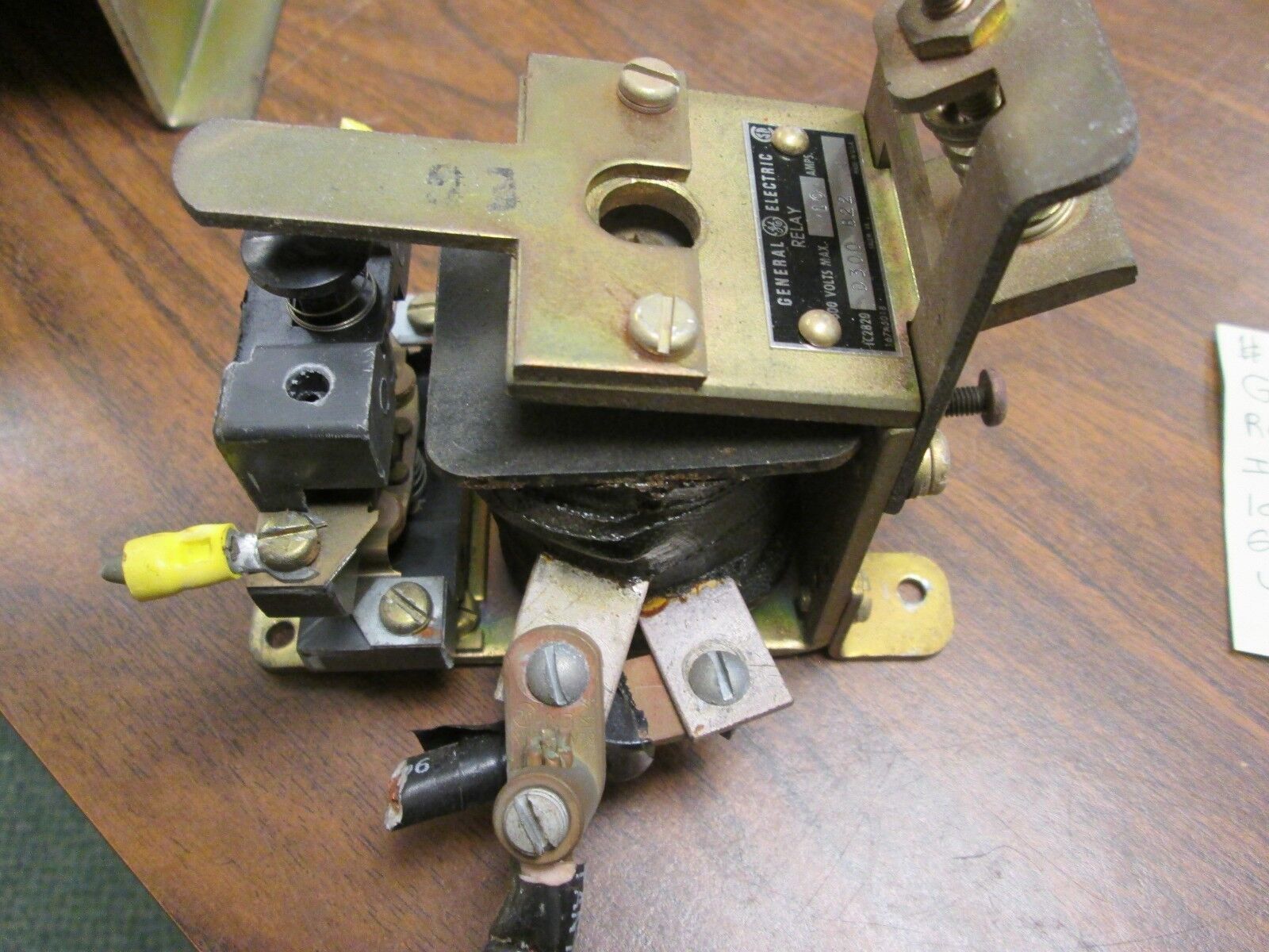 GE Relay IC2820 D300 B22 10A 600V Used