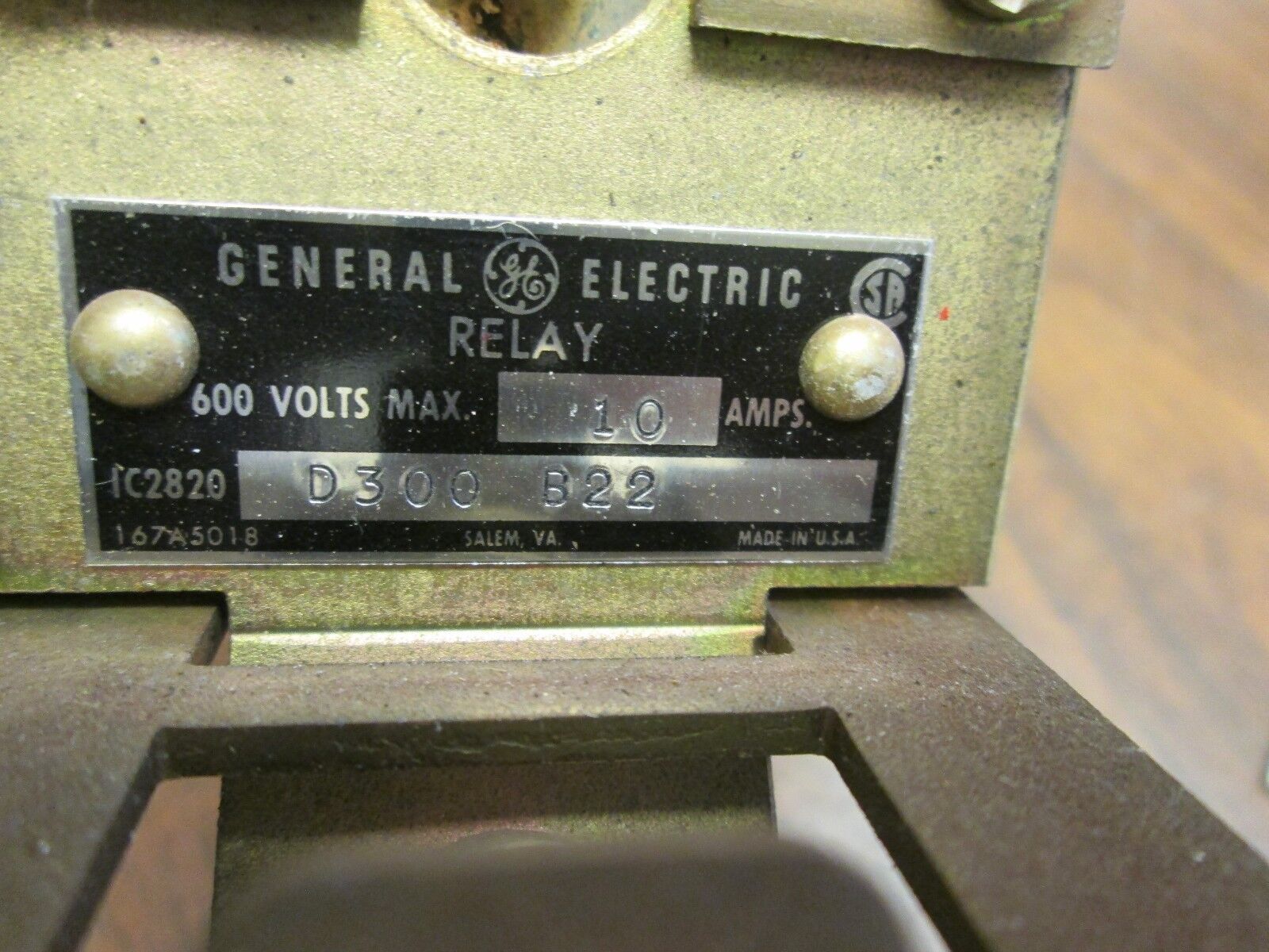 GE Relay IC2820 D300 B22 10A 600V Used