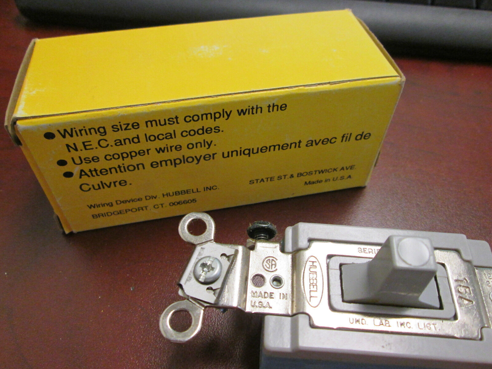 Hubbell Switch HBL1556GY Single Pole Double Throw 3 Position 15A 120/277V New