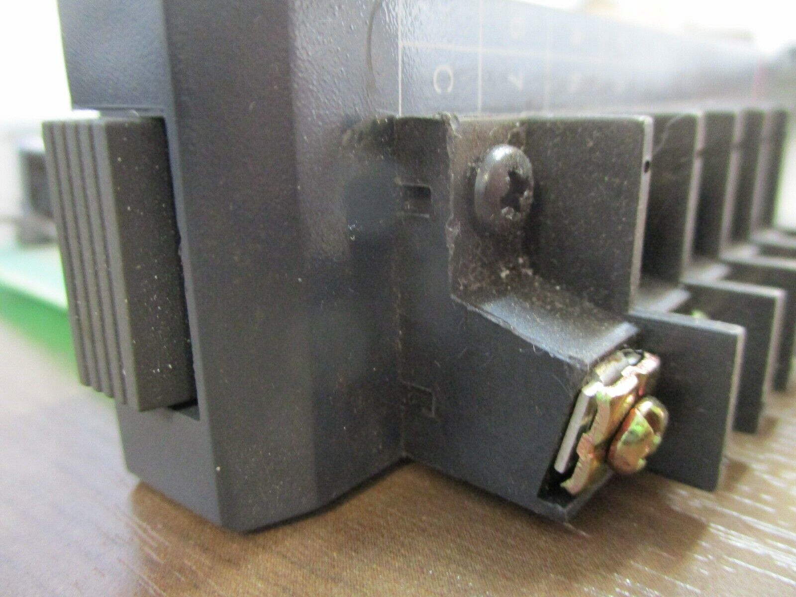 Automation Direct Output Module D3-08TD1 5-28VDC *Missing Terminal Cover*, Used