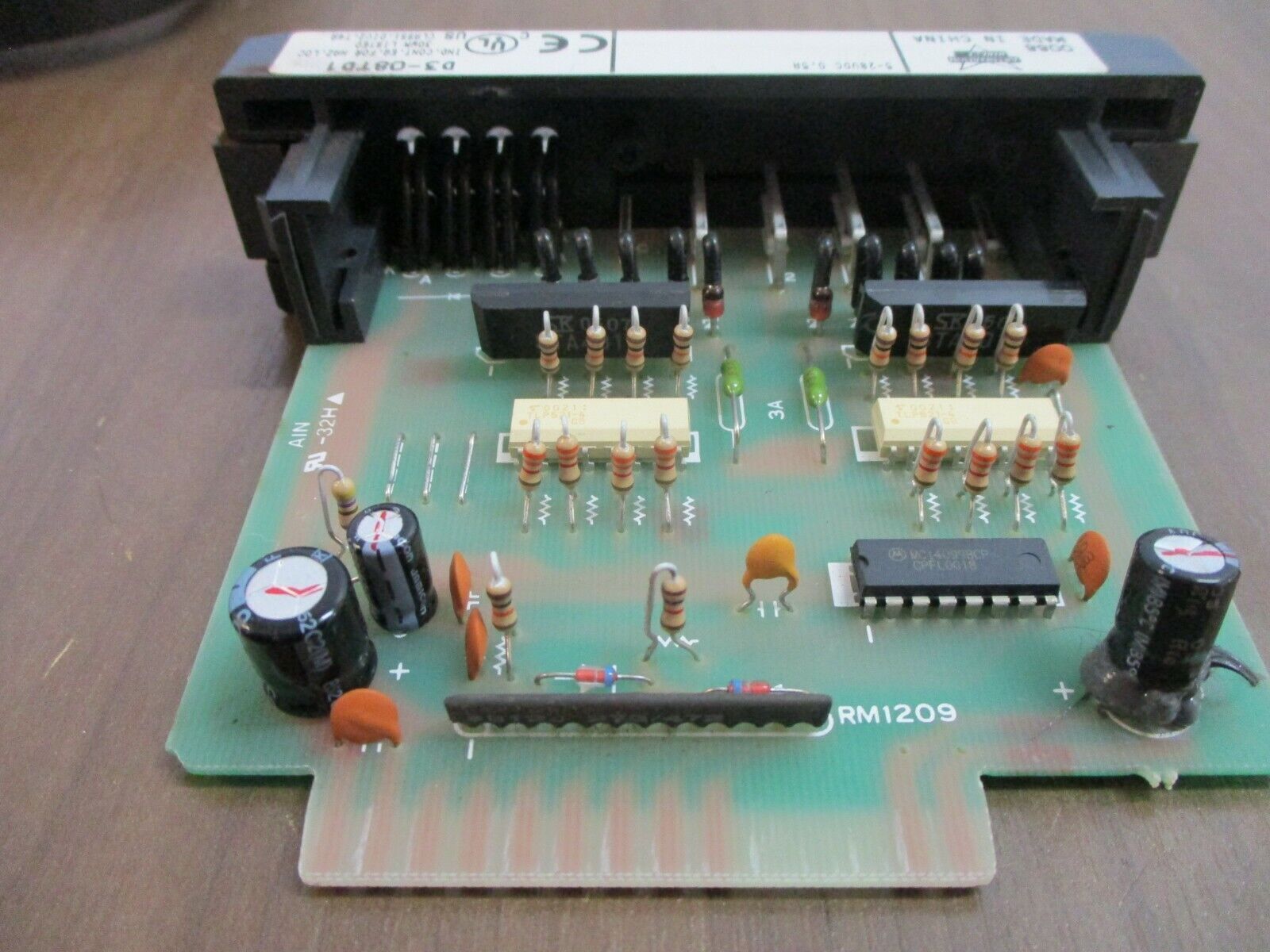 Automation Direct Output Module D3-08TD1 5-28VDC *Missing Terminal Cover*, Used