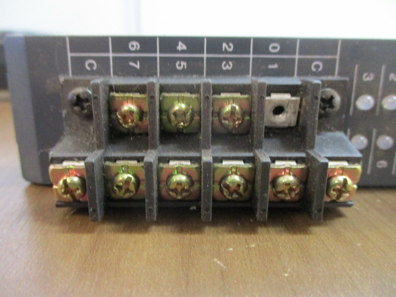 Automation Direct Output Module D3-08TD1 5-28VDC *Missing Terminal Cover*, Used