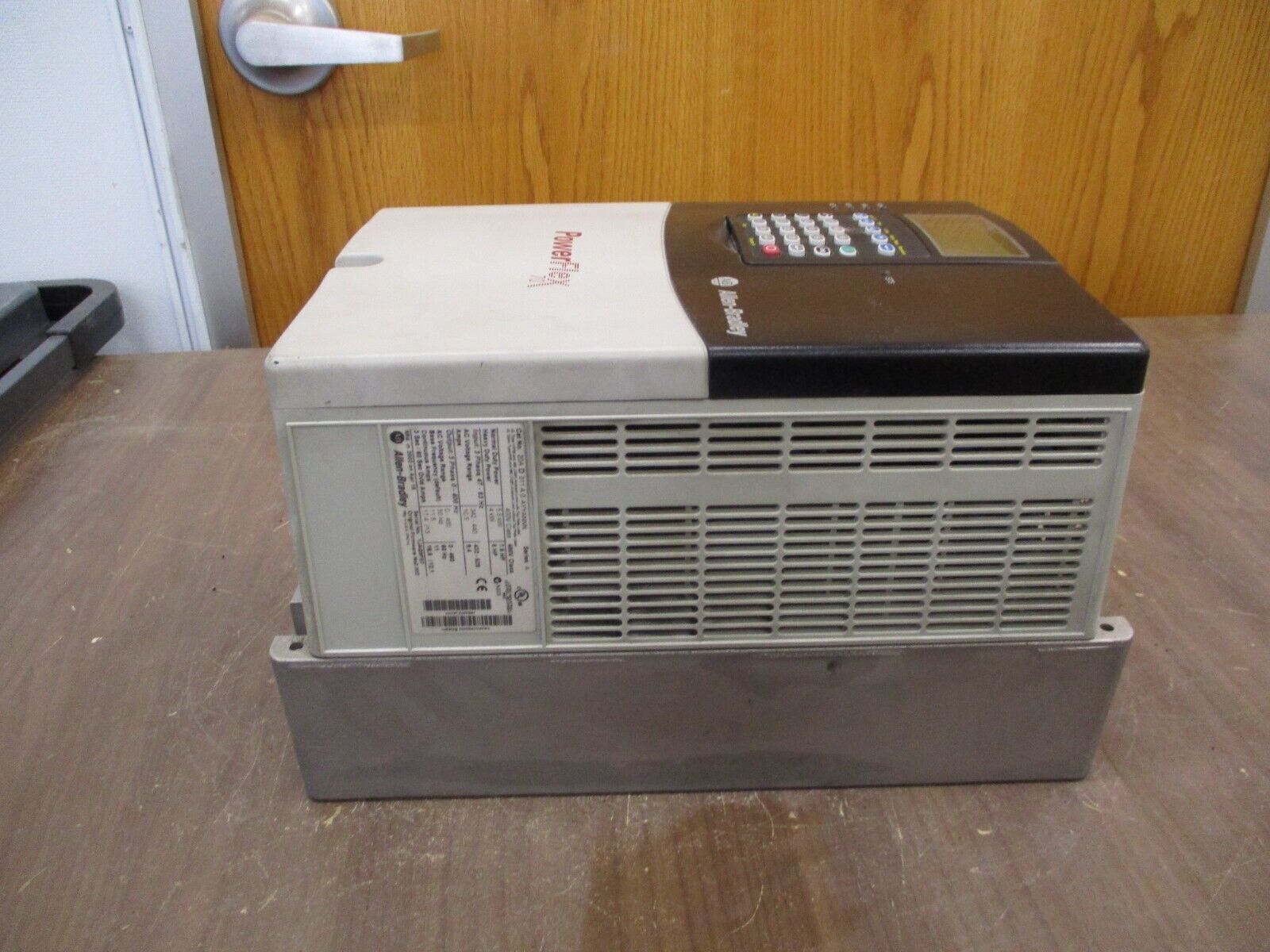 Allen-Bradley PowerFlex 70 AC Drive 20AD011A0AYYANNN 7.5HP 3Ph w/ Keypad Used