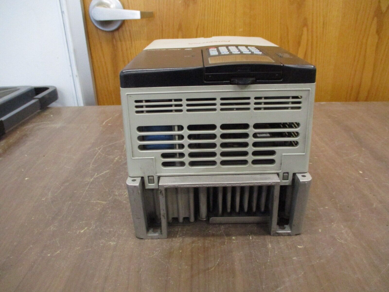 Allen-Bradley PowerFlex 70 AC Drive 20AD011A0AYYANNN 7.5HP 3Ph w/ Keypad Used