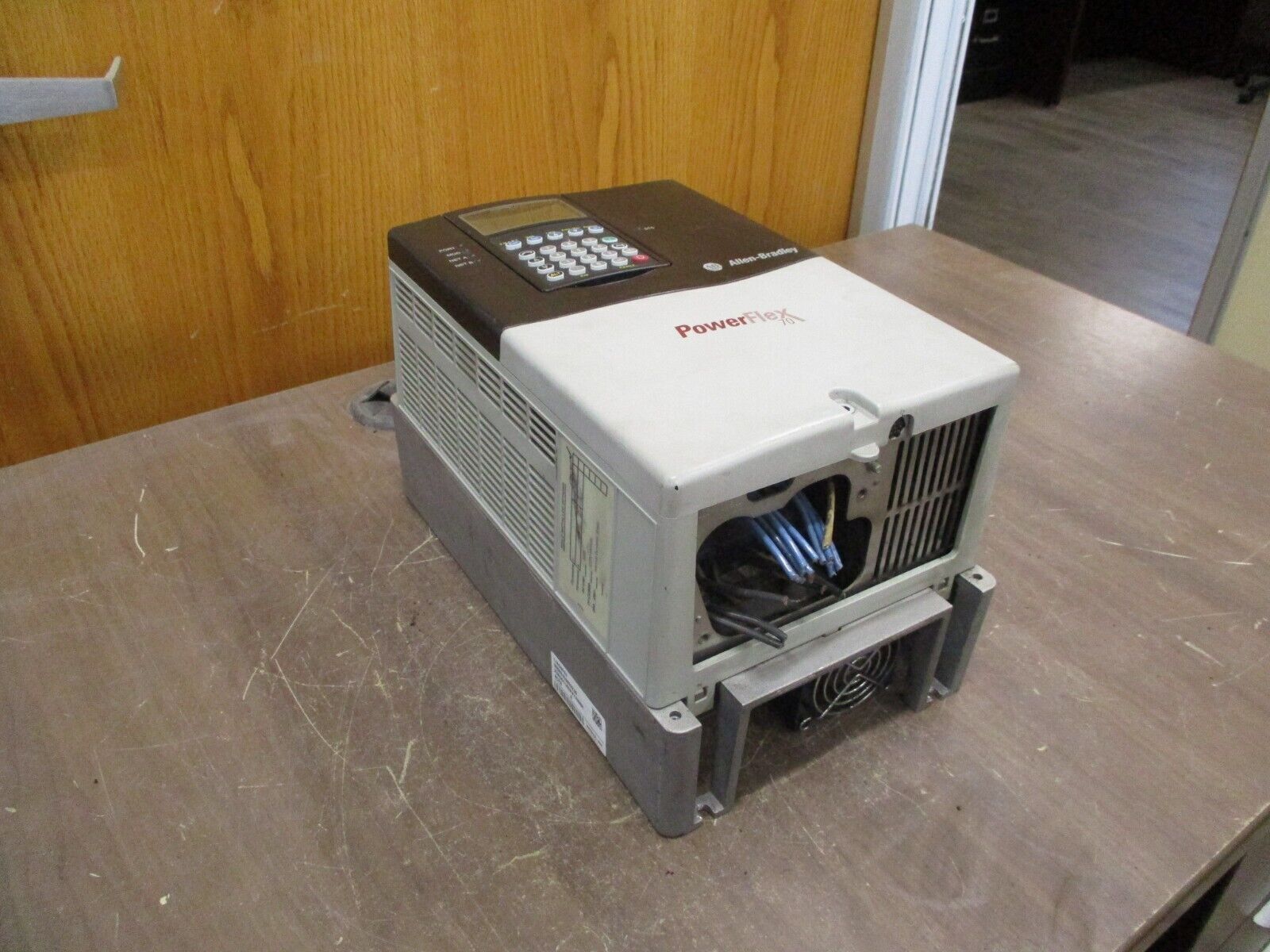 Allen-Bradley PowerFlex 70 AC Drive 20AD011A0AYYANNN 7.5HP 3Ph w/ Keypad Used