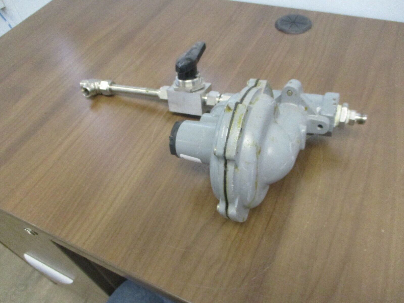 Fisher Controls Gas Regulator HSR-BCBALYN Orifice:3/16" SPG Range:6-8" W.C. Used