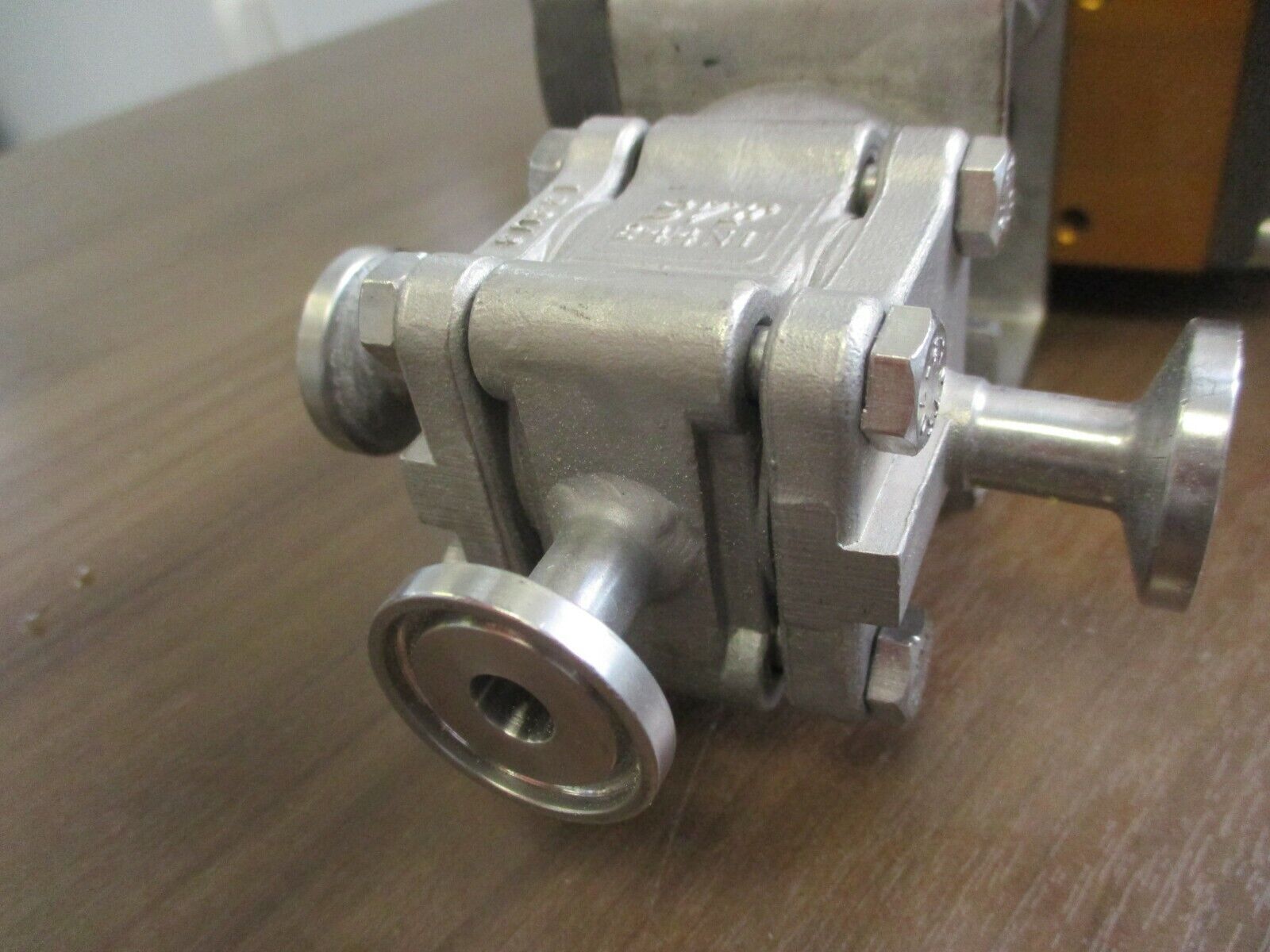 Flowserve Series 39 Pneumatic Actuator w/ Valve & Positioner 1039 SN R6 Used