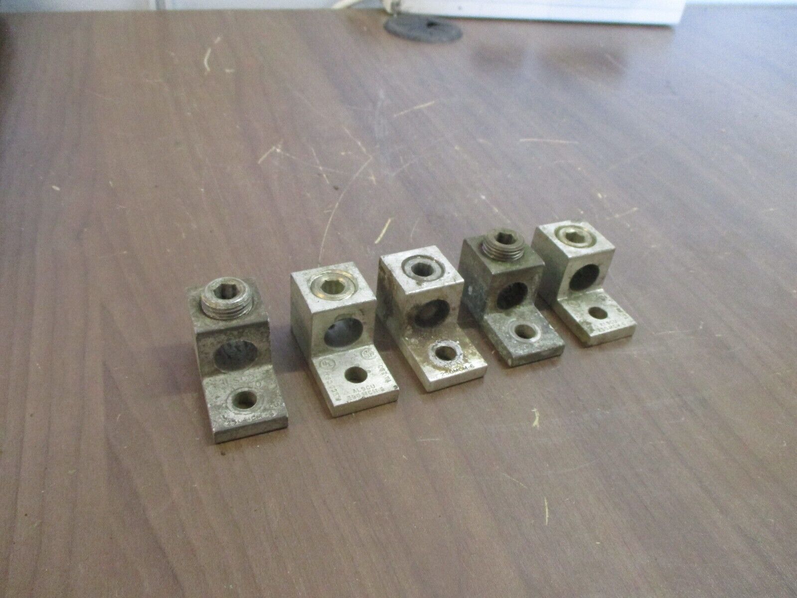 Ilsco Mechanical Lug TA-250 250MCM-6 *Lot of 5* Used