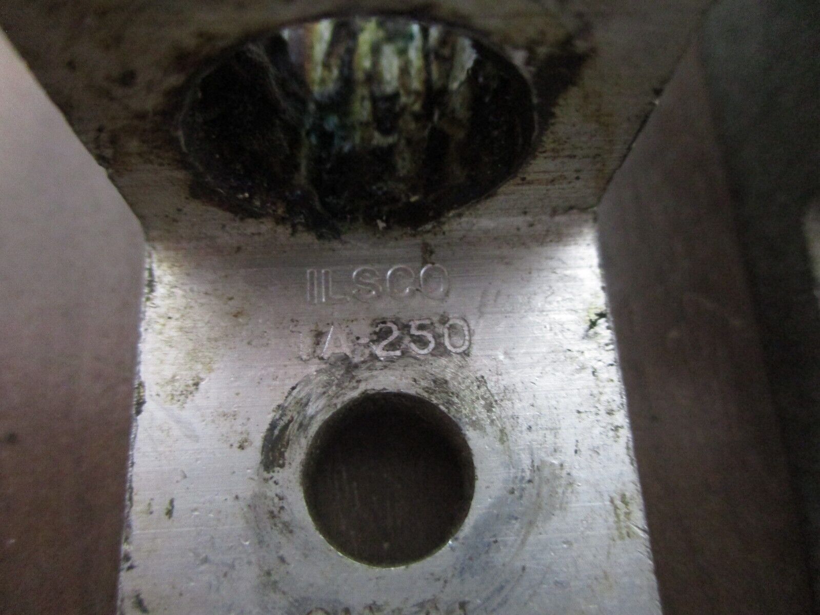 Ilsco Mechanical Lug TA-250 250MCM-6 *Lot of 5* Used