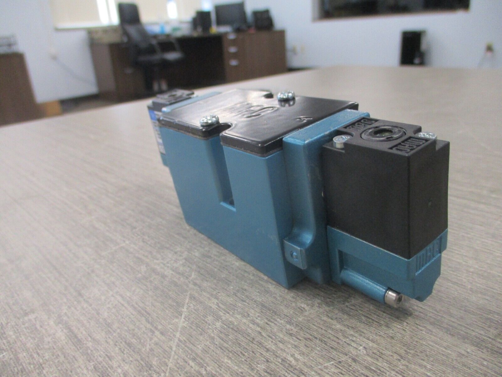 MAC Solenoid Valve 82A-DA-000-TM-DAAP-1DA *No Box* New Surplus
