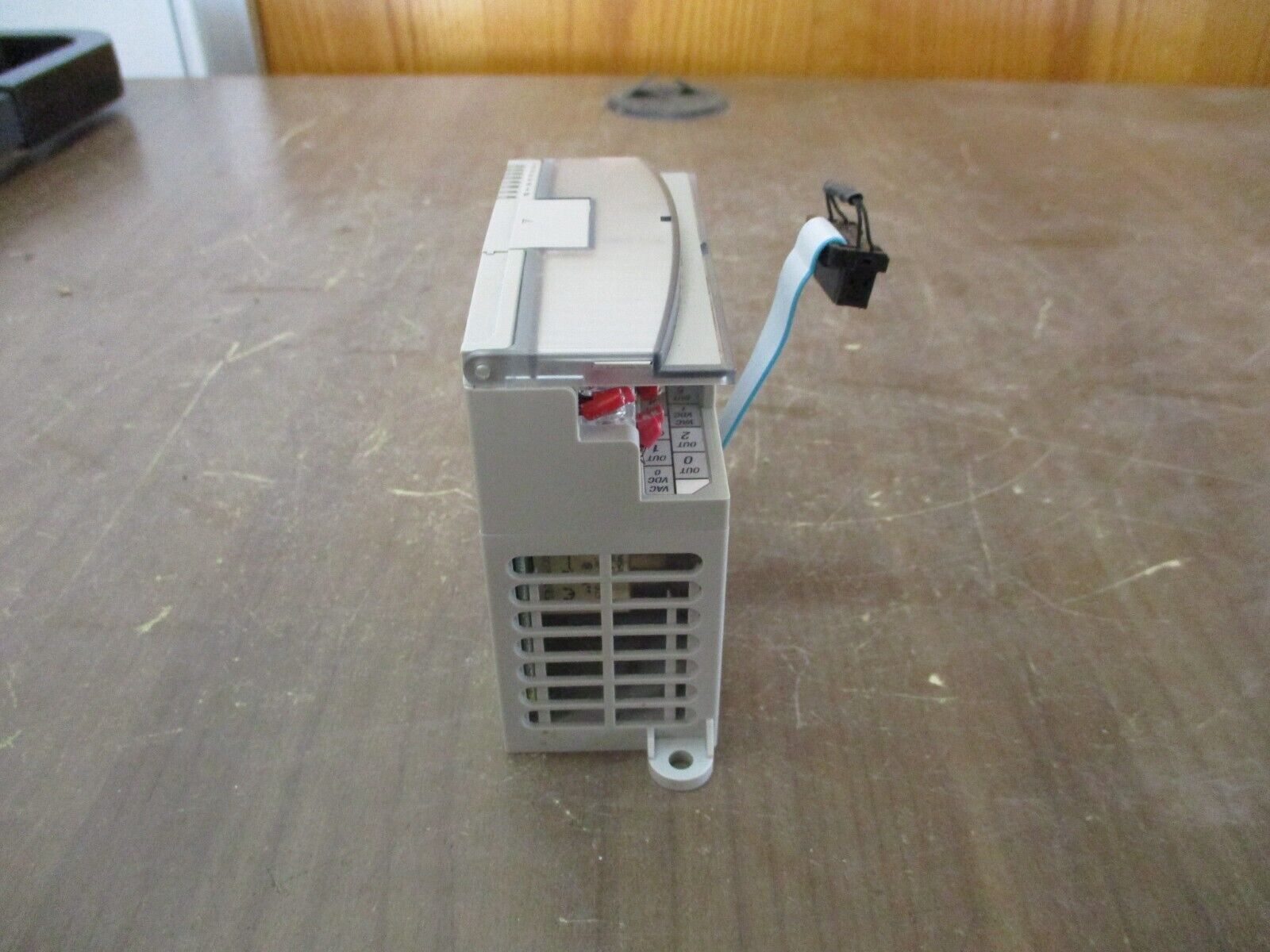 Allen-Bradley MicroLogix VAC/VDC Relay Output Module 1762-OW8 Ser. A Rev. D 8PT