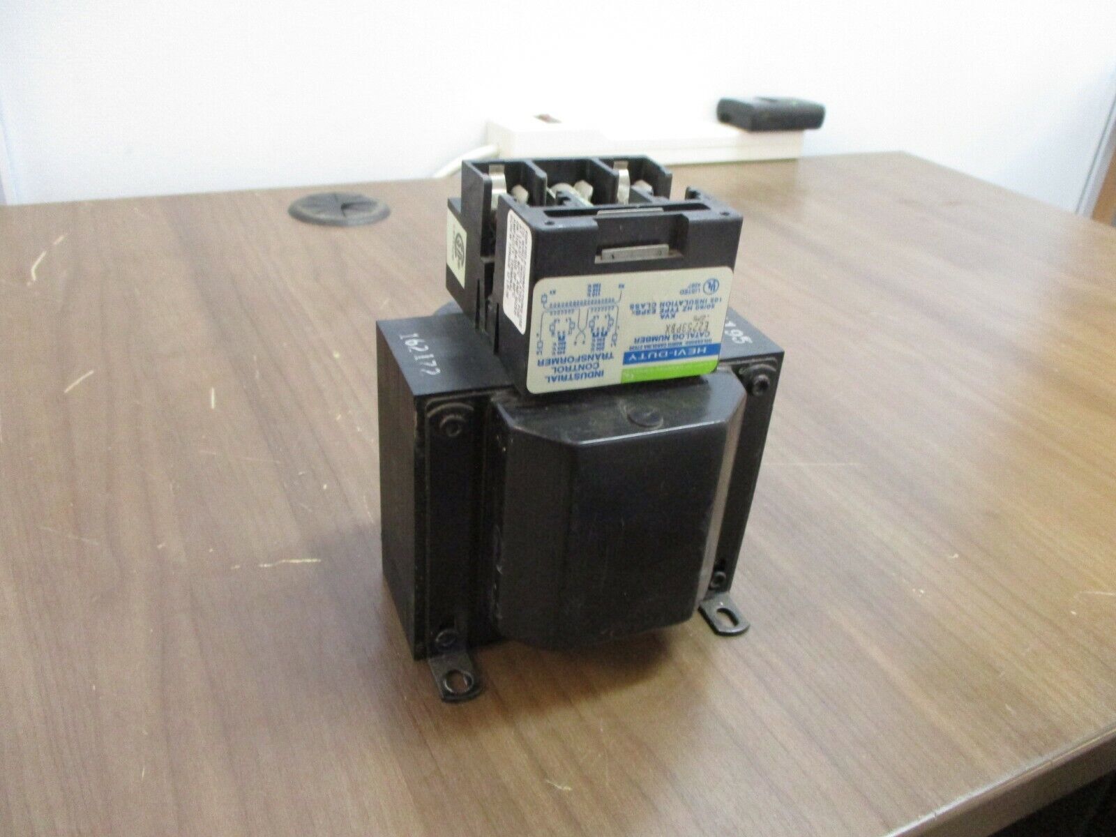Hevi-Duty Control Transformer E2753PBX 0.275kVA Pri: 240/480V Sec: 120V 50/60Hz