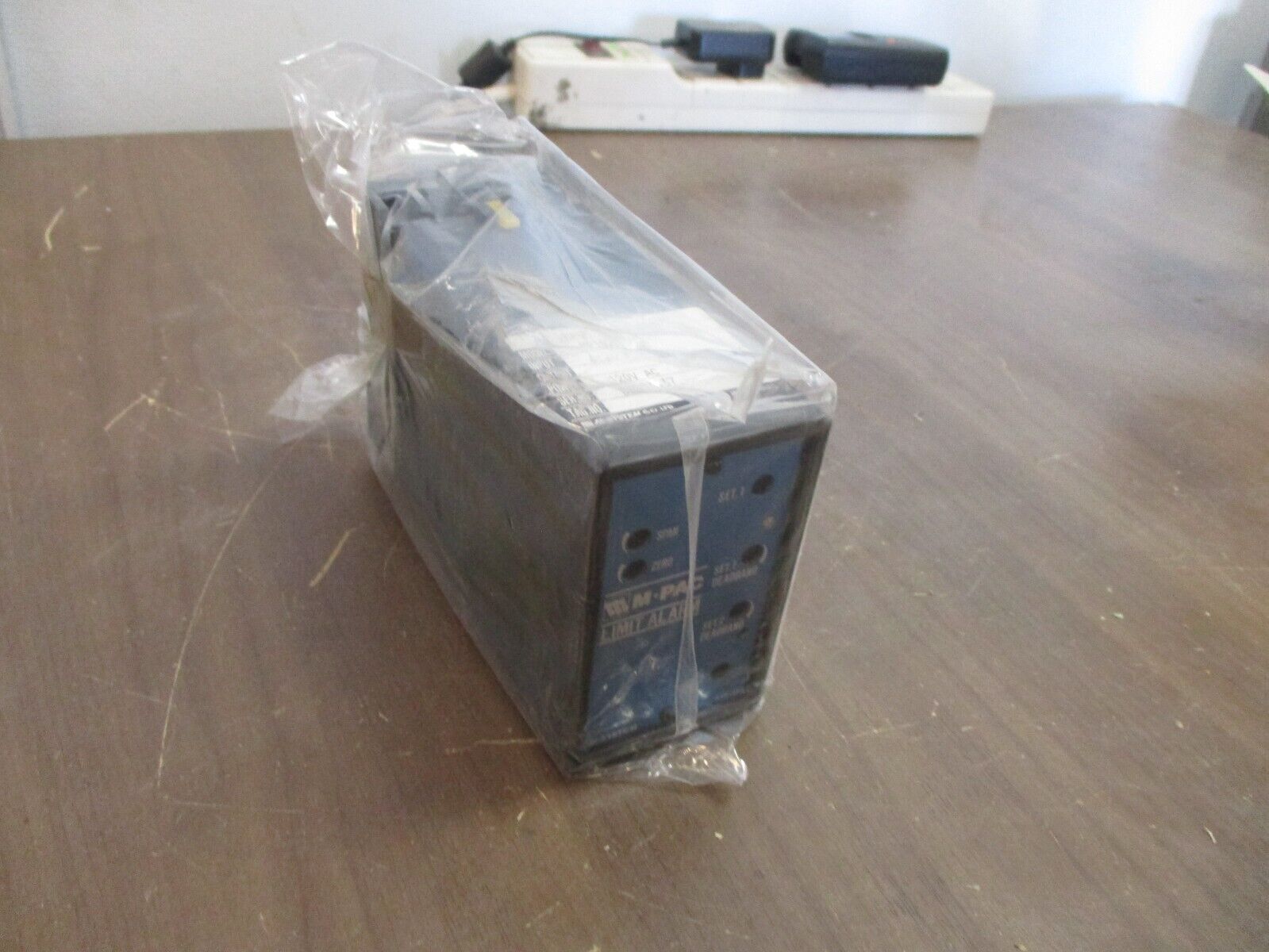 M-System Co. DC Input Limit Alarm MP1020-A-F/R Input: 4-20mA DC Power: 120VAC