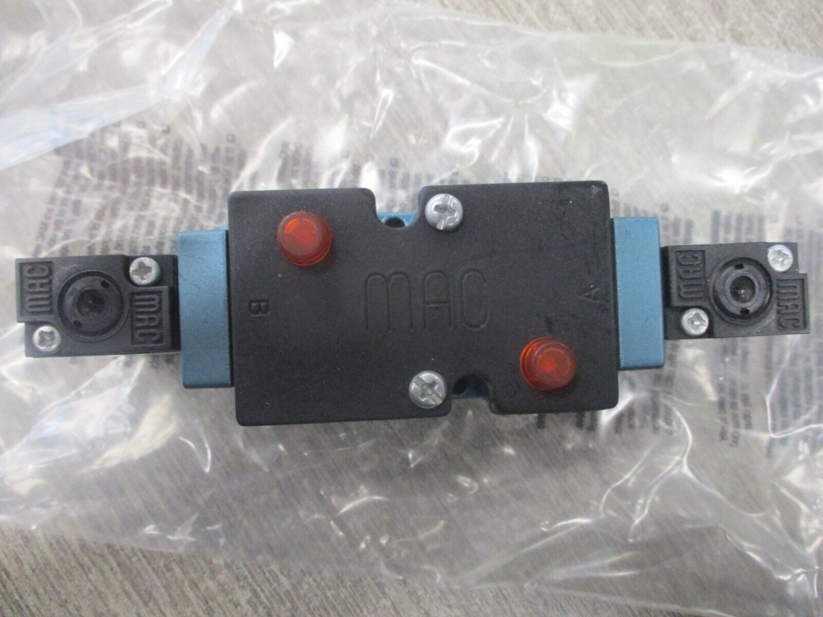 MAC Solenoid Valve 82A-BF-000-TU-DDAP-1DA New Surplus