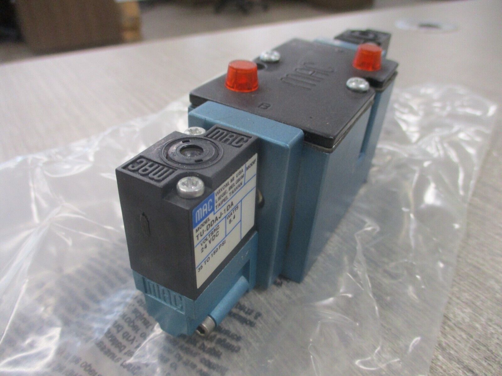 MAC Solenoid Valve 82A-BF-000-TU-DDAP-1DA New Surplus