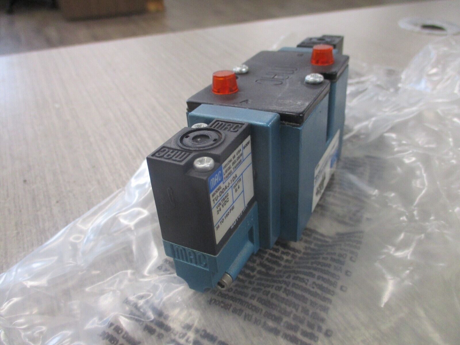 MAC Solenoid Valve 82A-BF-000-TU-DDAP-1DA New Surplus