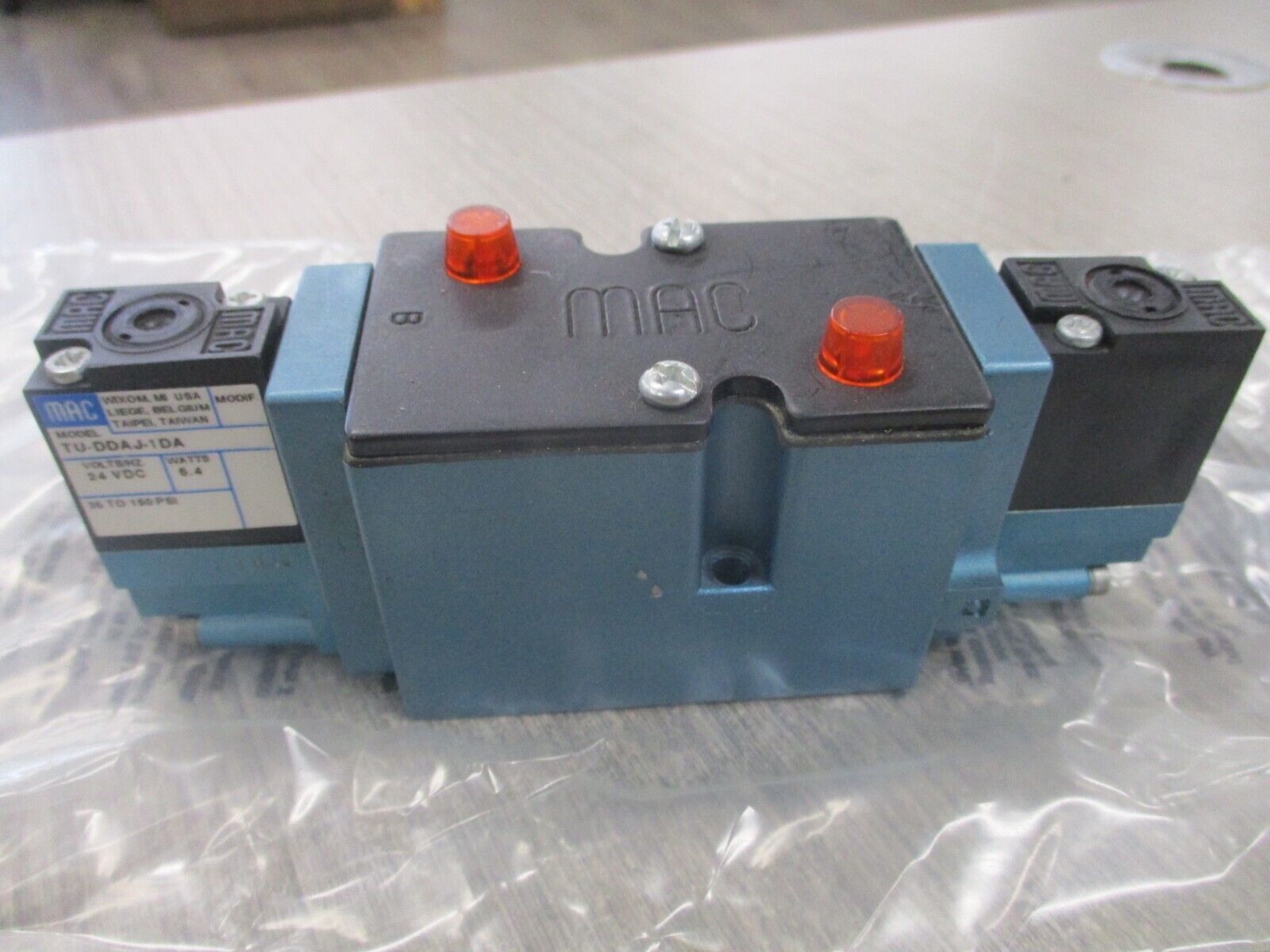 MAC Solenoid Valve 82A-BF-000-TU-DDAP-1DA New Surplus