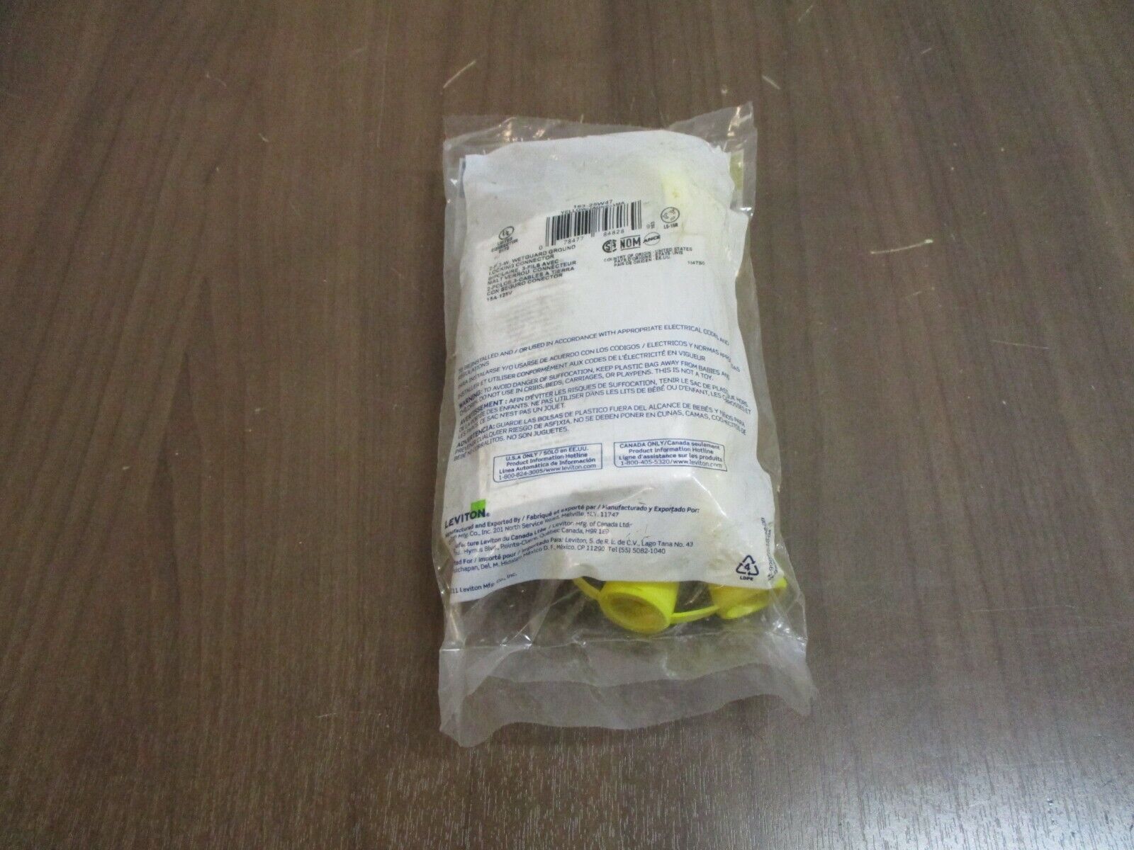 Leviton Waterguard Connector 163-25W47 15A 125V Nema L5-15P New Surplus