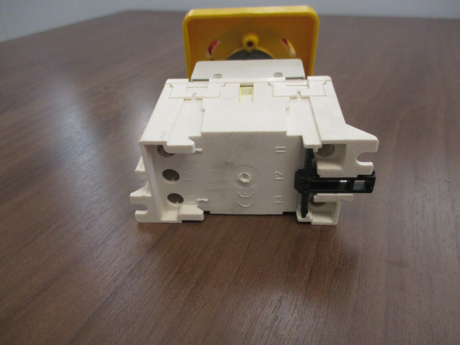 GE Disconnect Switch DILOS 00 25A 690V 25A *Cracked Switch Cover* Used