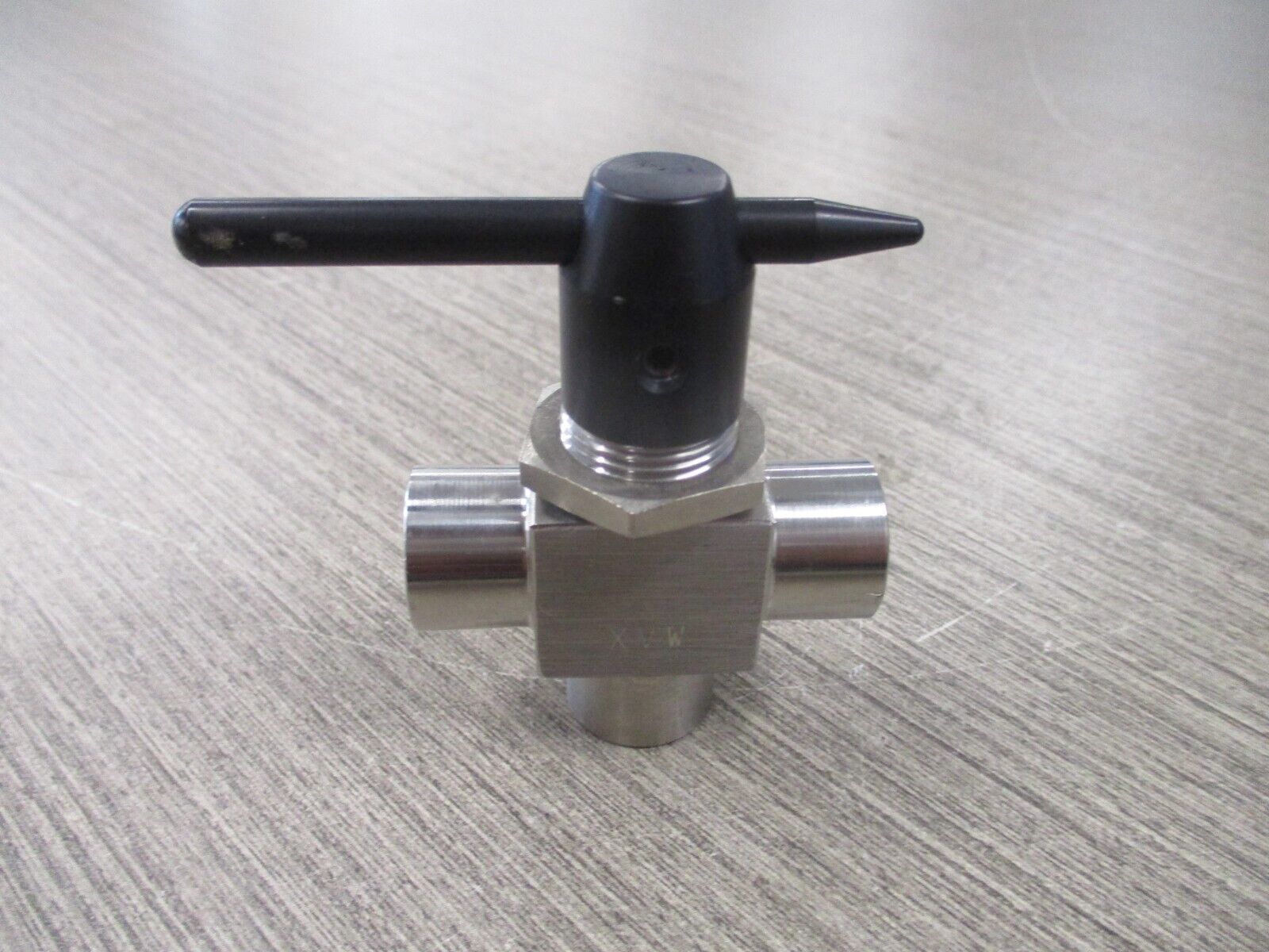Stainless Steel 3-Way Valve SS-43GXLF4-BKB-KL 2500 PSIG Used