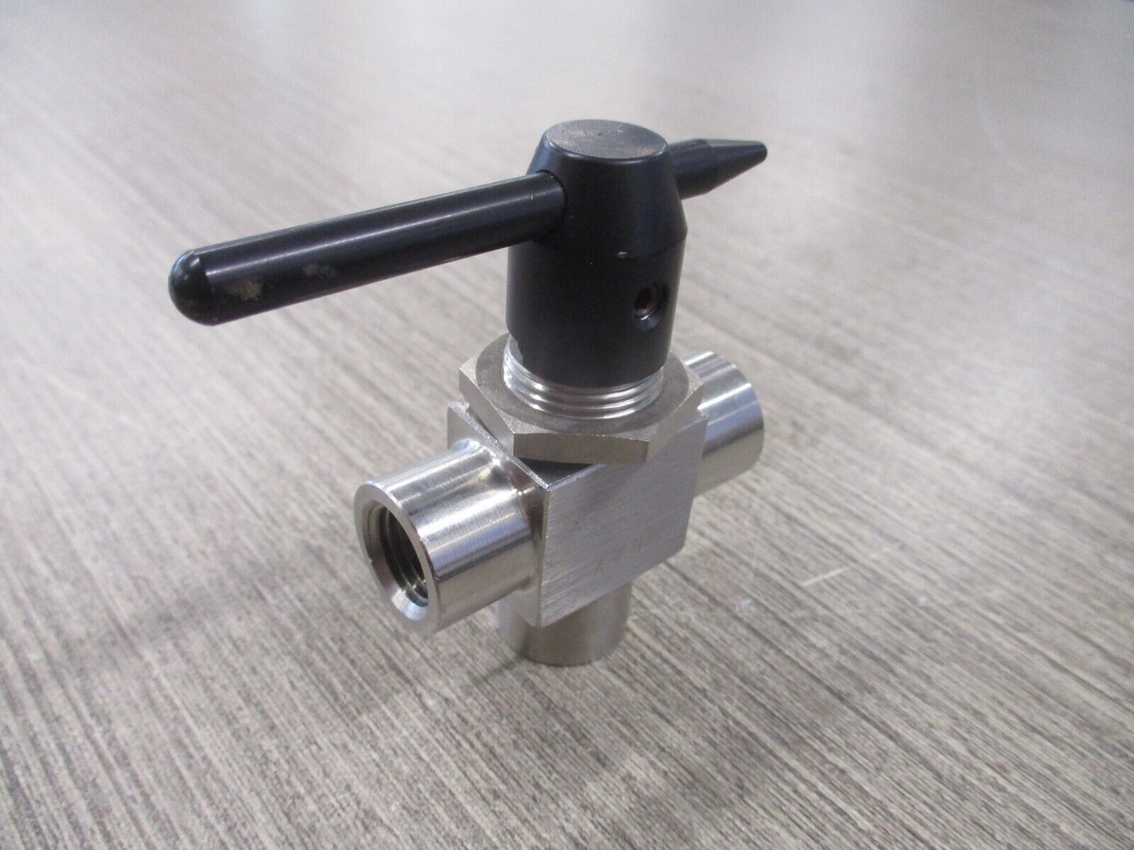 Stainless Steel 3-Way Valve SS-43GXLF4-BKB-KL 2500 PSIG Used