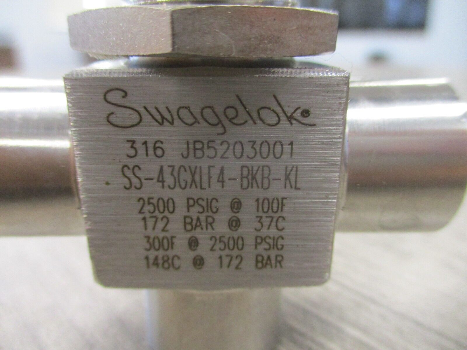Stainless Steel 3-Way Valve SS-43GXLF4-BKB-KL 2500 PSIG Used